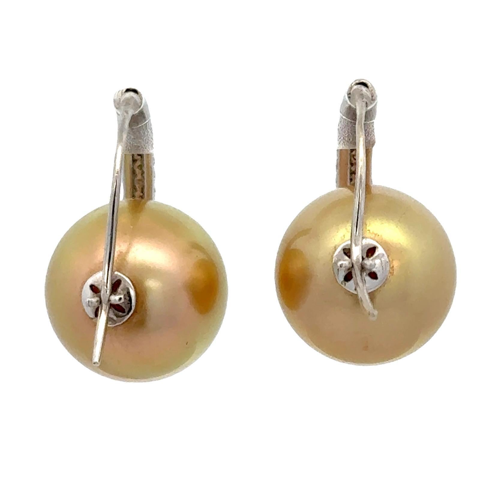 Donna Orecchini moderni con diamante e perla dorata in oro giallo 14 carati in vendita