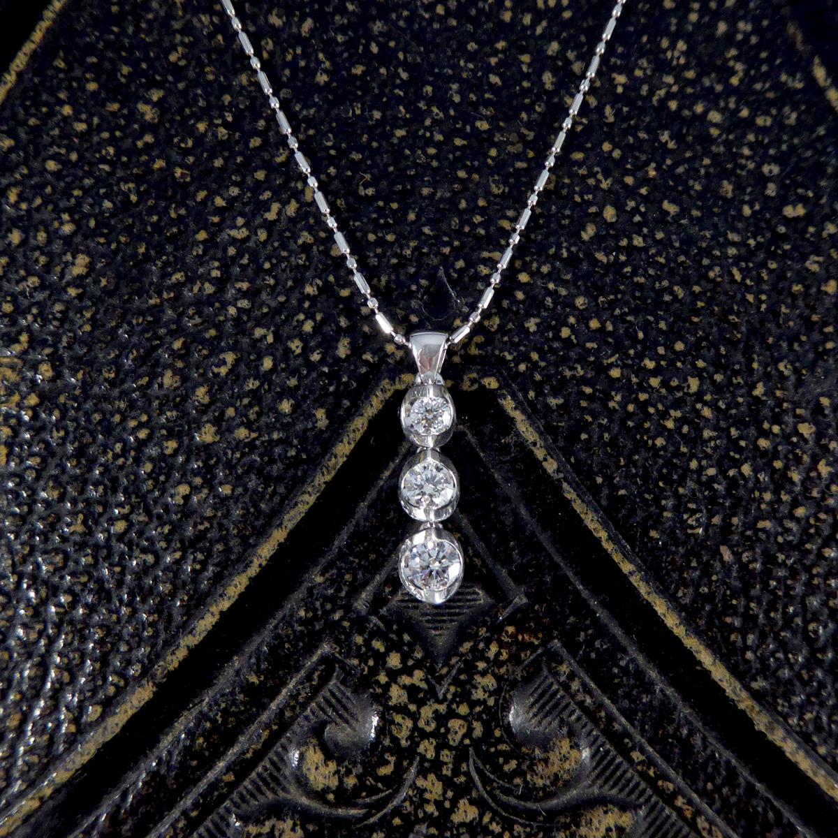 Brilliant Cut Diamond Graduating Three Stone Drop Pendant Necklace in 18ct White Gold