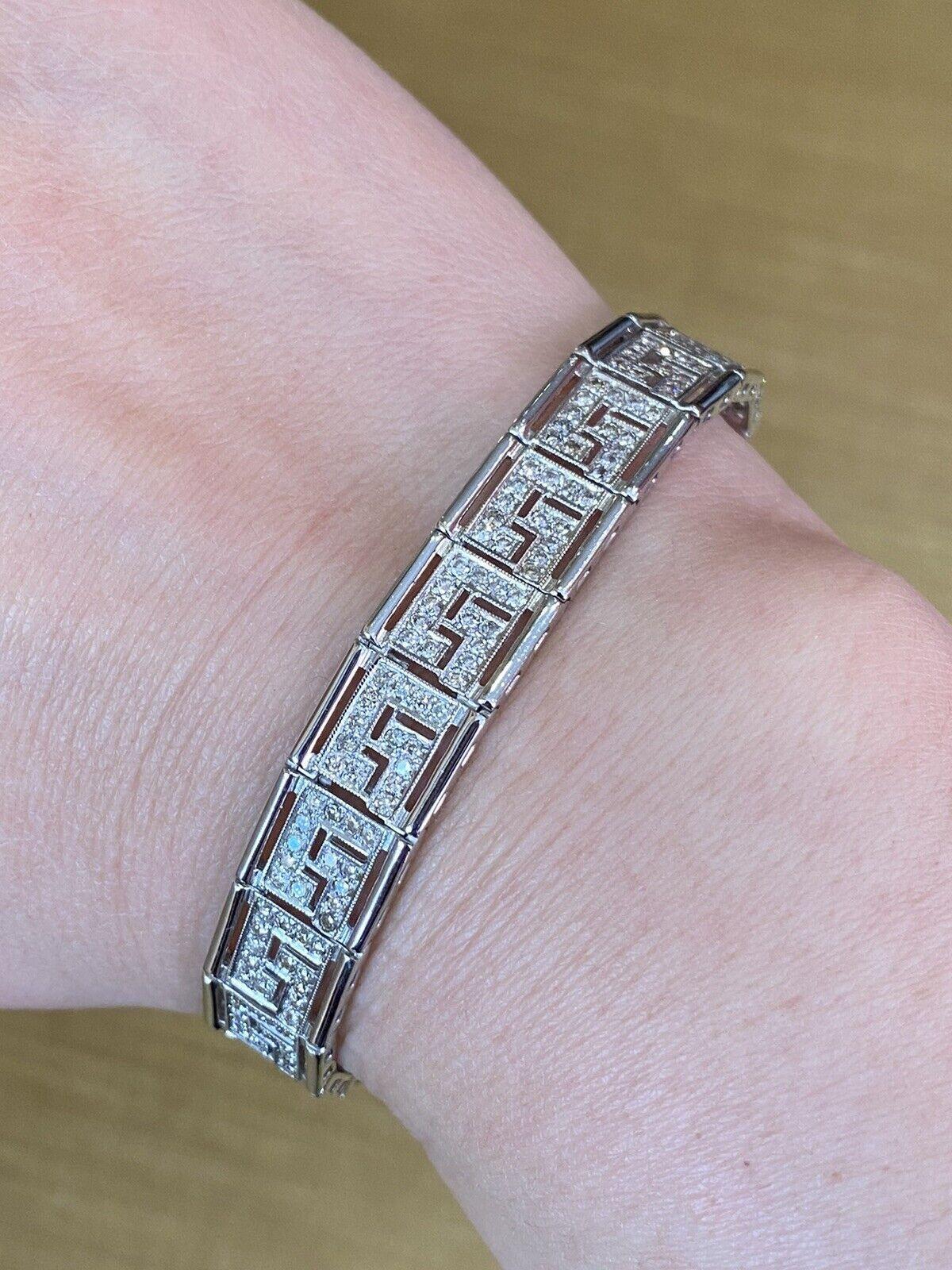 Estate 3 carats Diamond Greek Key Bracelet in 18k White Gold

Diamond Greek Key Bracelet features Round Brilliant cut Diamonds with a total weight of 3.00 carats in a Greek Key motif, all set in 18k White Gold.

Total diamond weight is 3.00