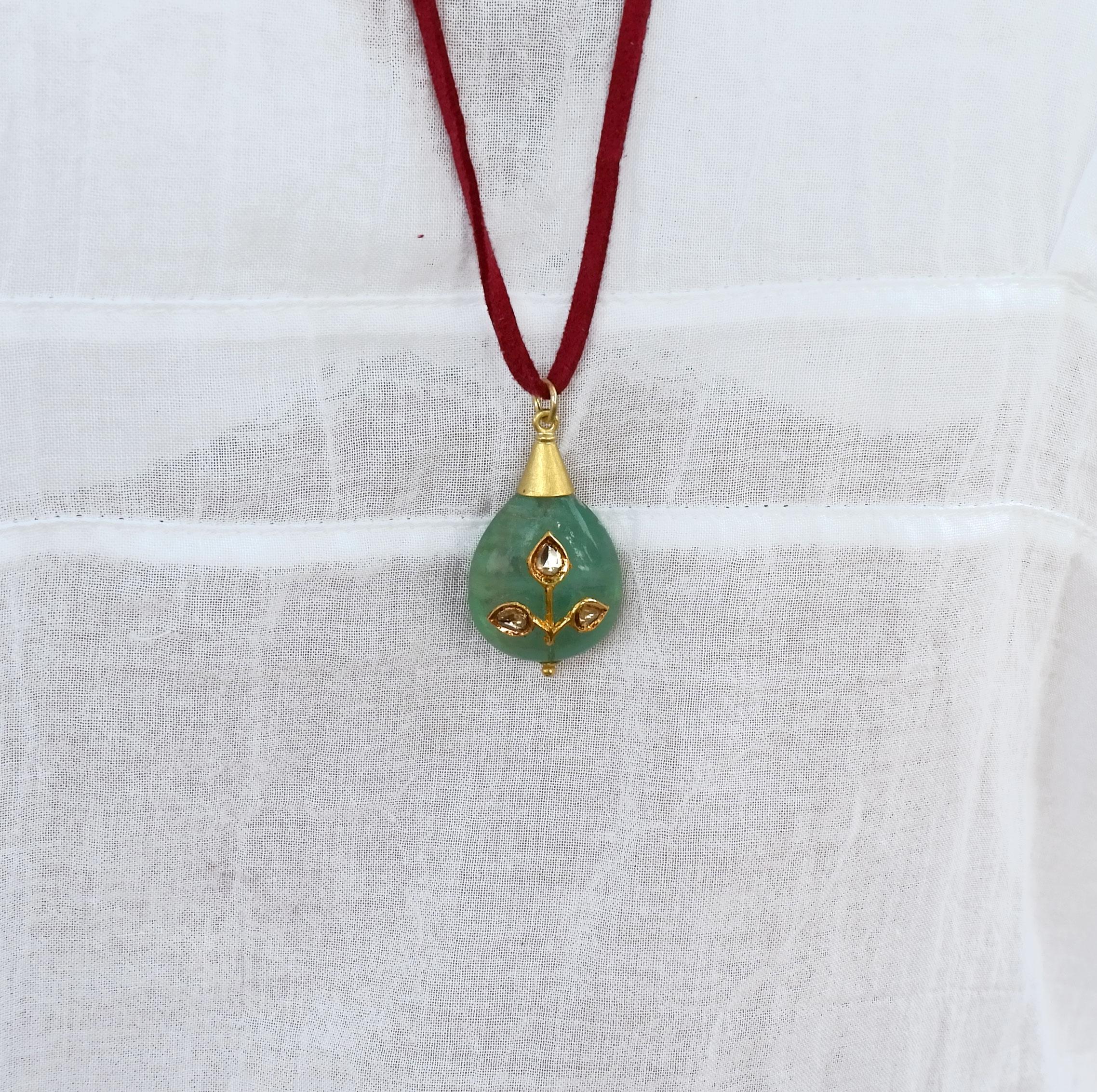 Anglo-Indian Diamond Green Fluorite and 18 Karat Gold Pendant Necklace