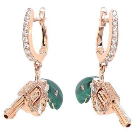 Boucles d'oreilles en goutte Gun Revolver en or rose 18 carats avec pavé de diamants et malachite verte