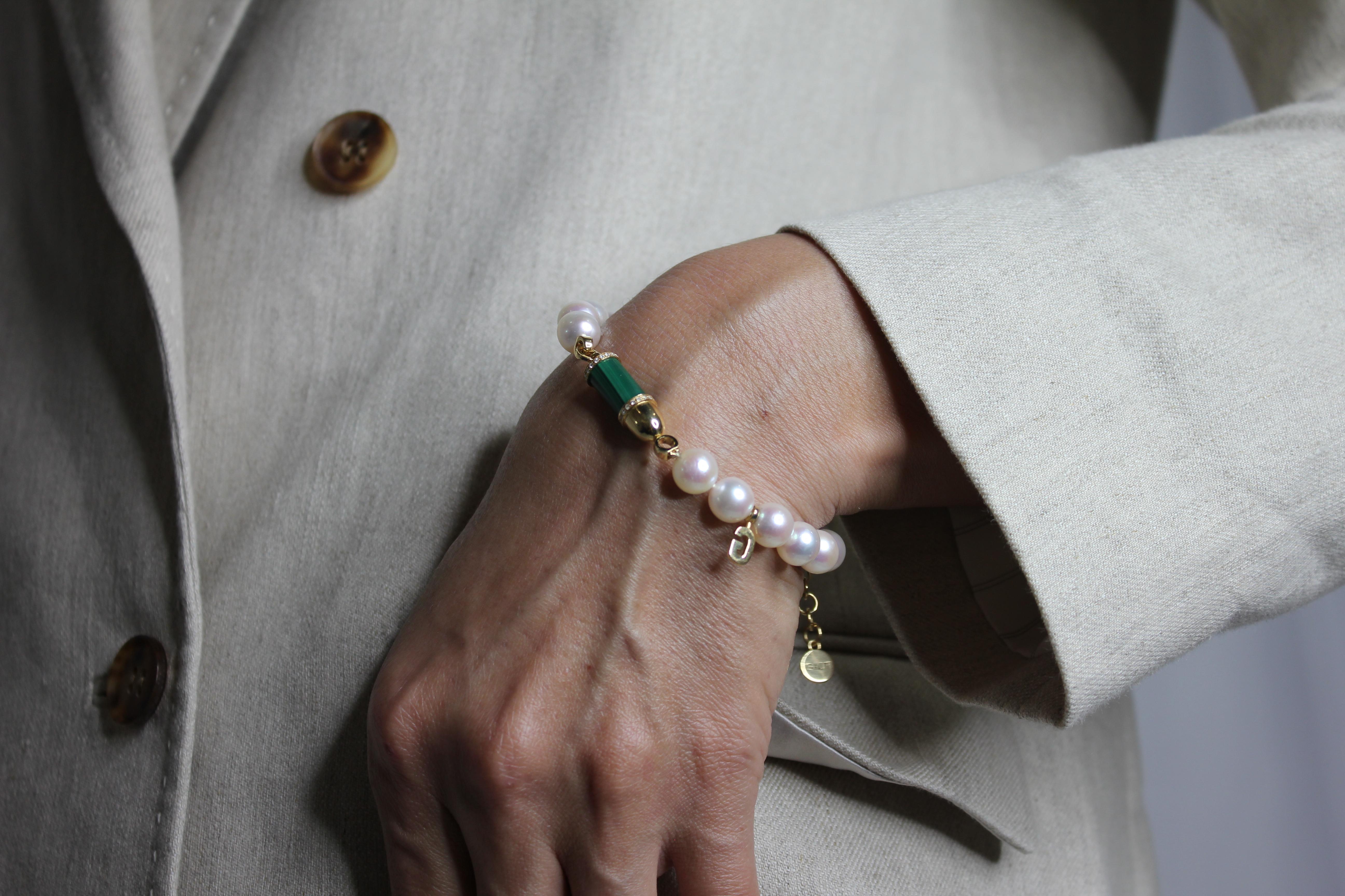 Bracelet en or avec perles des mers du sud, diamant, malachite, pavé et fusée. en vente 5
