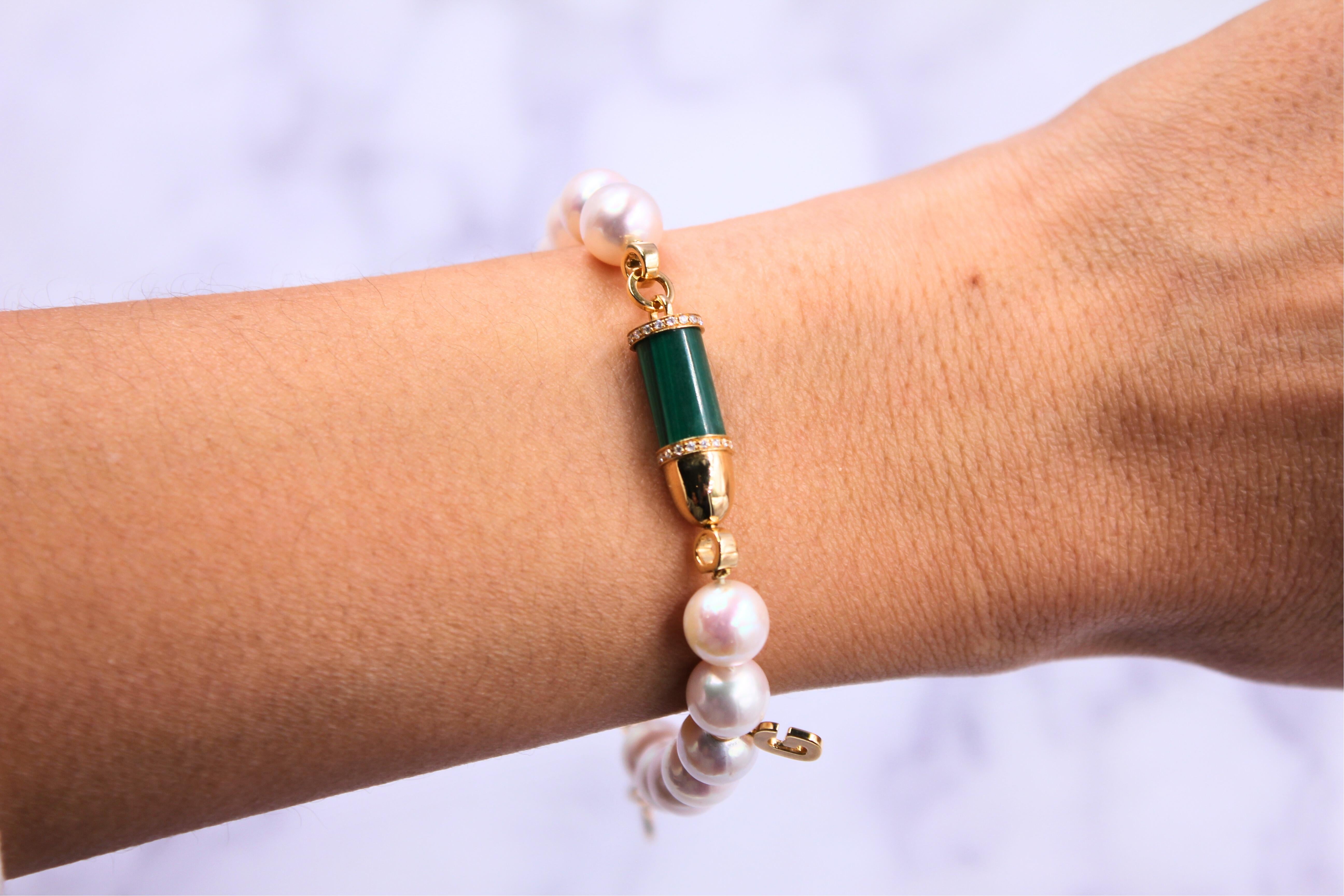 Bracelet en or avec perles des mers du sud, diamant, malachite, pavé et fusée. en vente 11