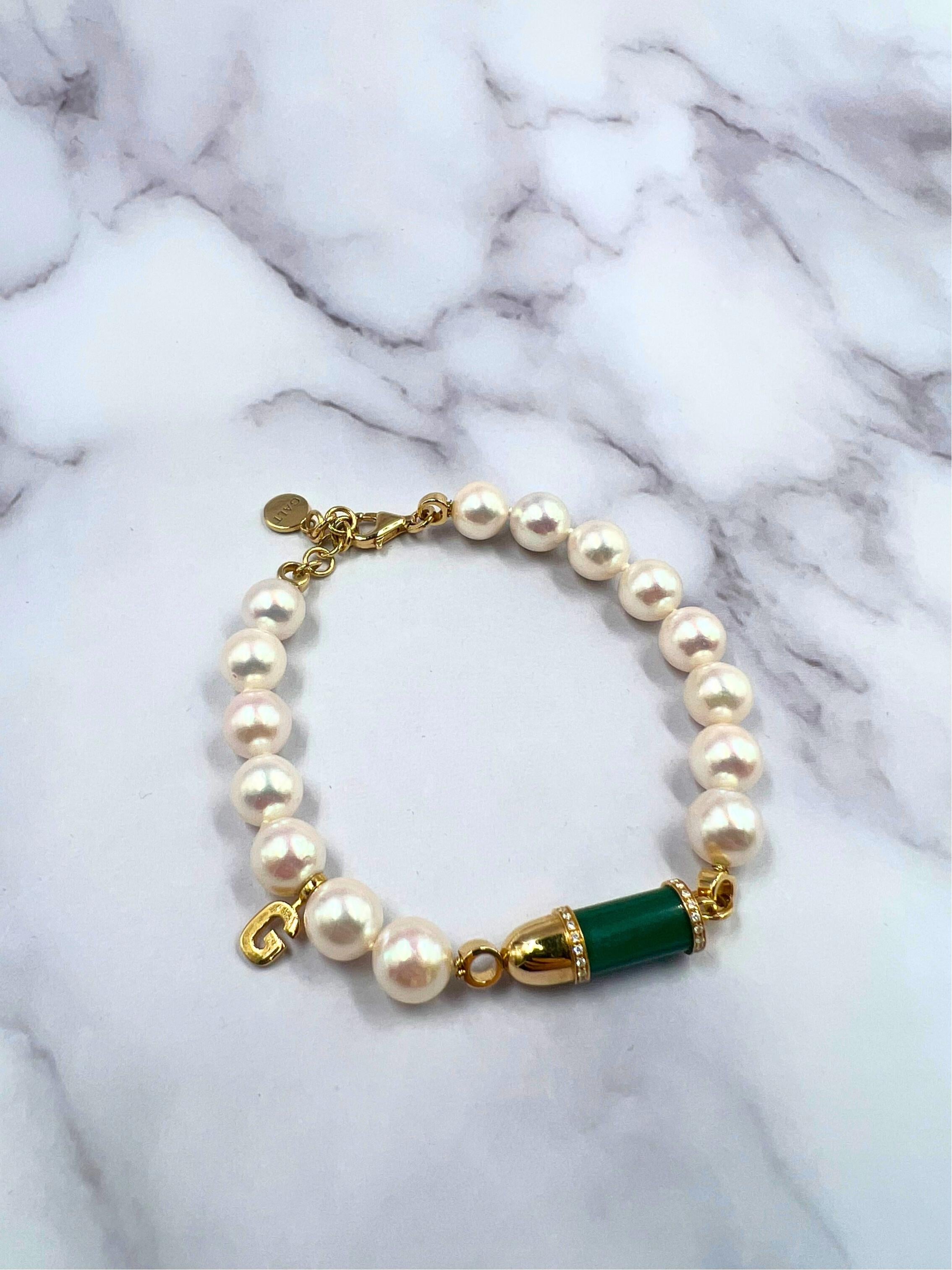 Bracelet en or avec perles des mers du sud, diamant, malachite, pavé et fusée. Unisexe en vente
