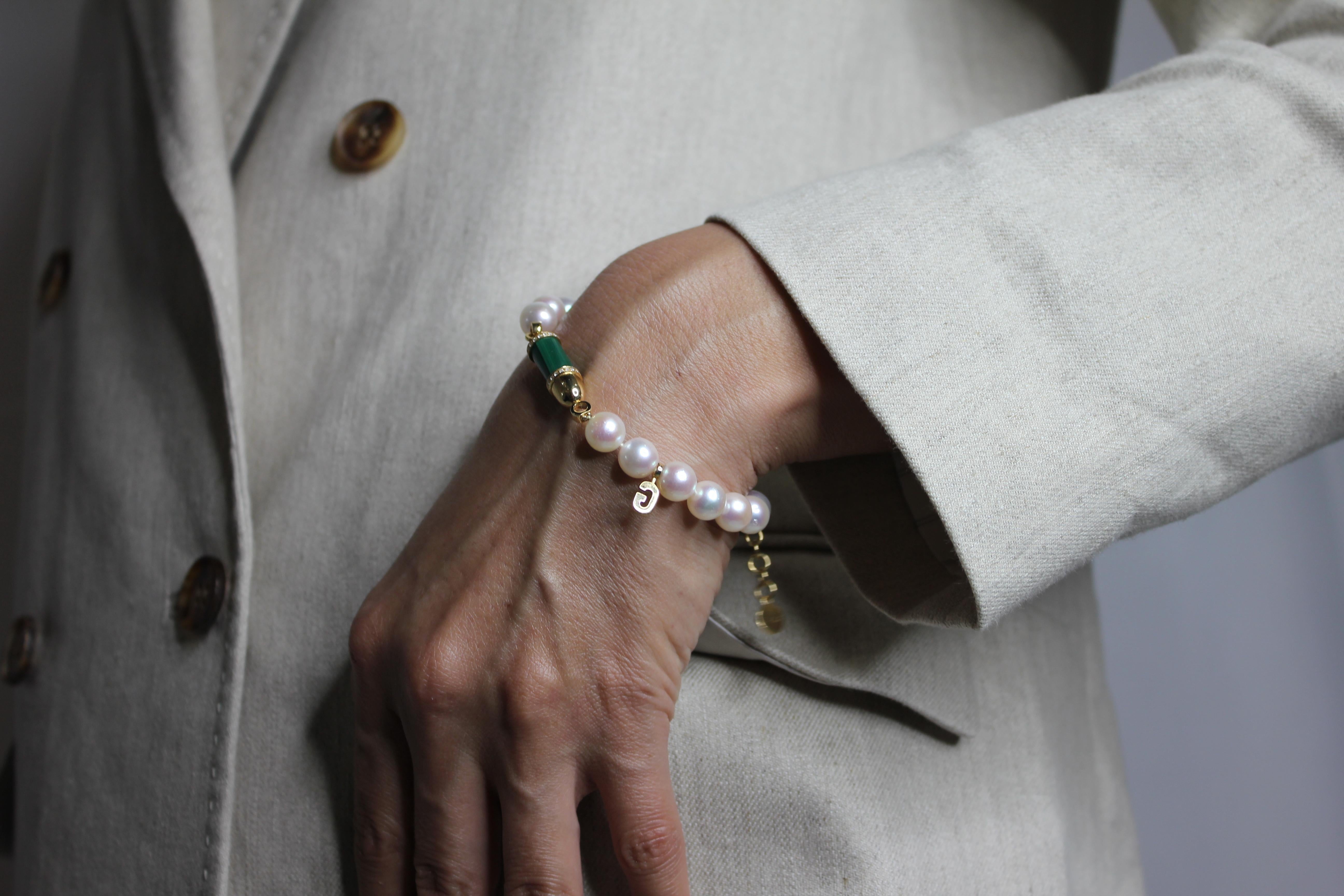 Bracelet en or avec perles des mers du sud, diamant, malachite, pavé et fusée. en vente 1