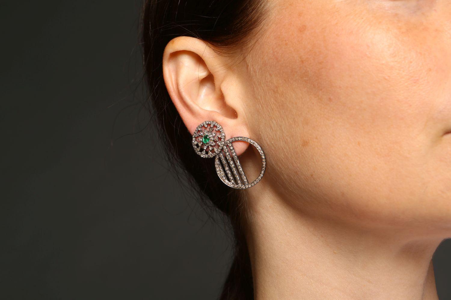 A simple pair of diamond circular earrings, set on 5.2 grams of silver with a total of 1.3 carats of single cut diamonds.

They are very light weight for pierced ears. They have a radius of 2.5 cm.

Comes with a certificate of authenticity.