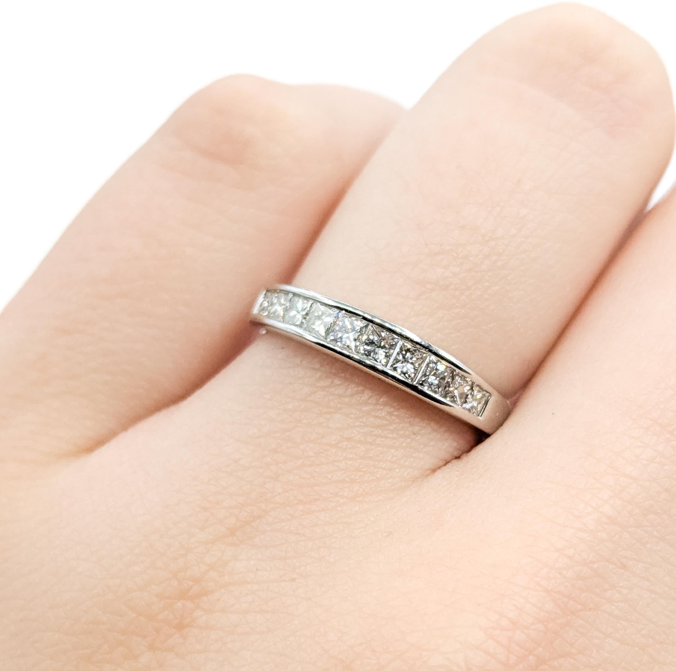 Anello a mezza eternità con diamante in oro bianco 14 carati In condizioni ottime in vendita a Bloomington, MN