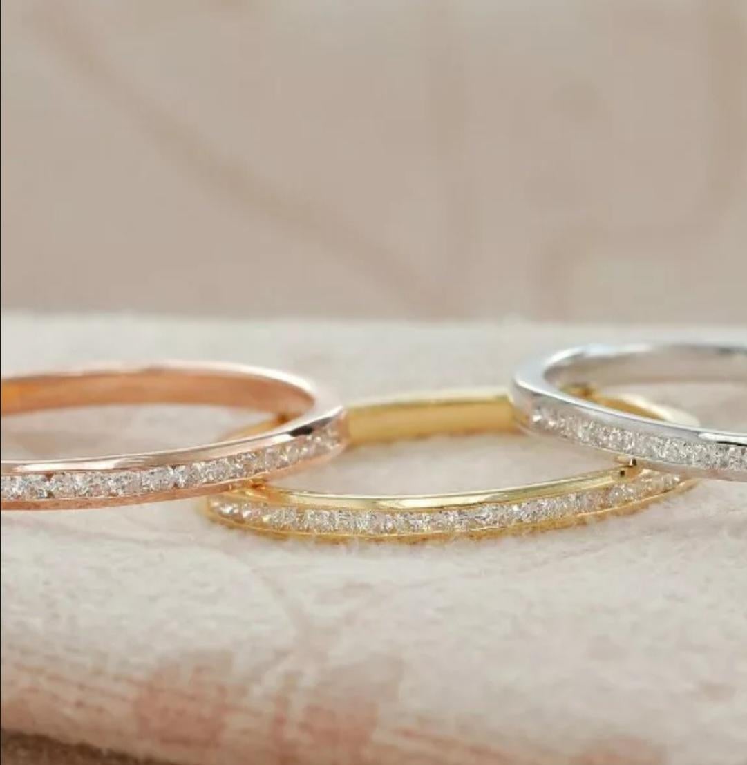 Anello impilabile con diamante a mezza eternità in oro massiccio 14k Regalo di nozze. In condizioni Nuovo in vendita a Chicago, IL