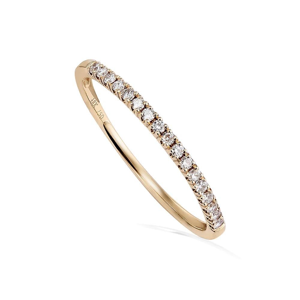 El Anillo Medio Susurro de Diamante es un fino  Anillo de oro amarillo de 18 quilates engastado con piedras de diamante blanco de Barbara Harris Water Jewels. 

Sutiles y delicados como un suave susurro, nuestros anillos Medio Susurro son perfectos