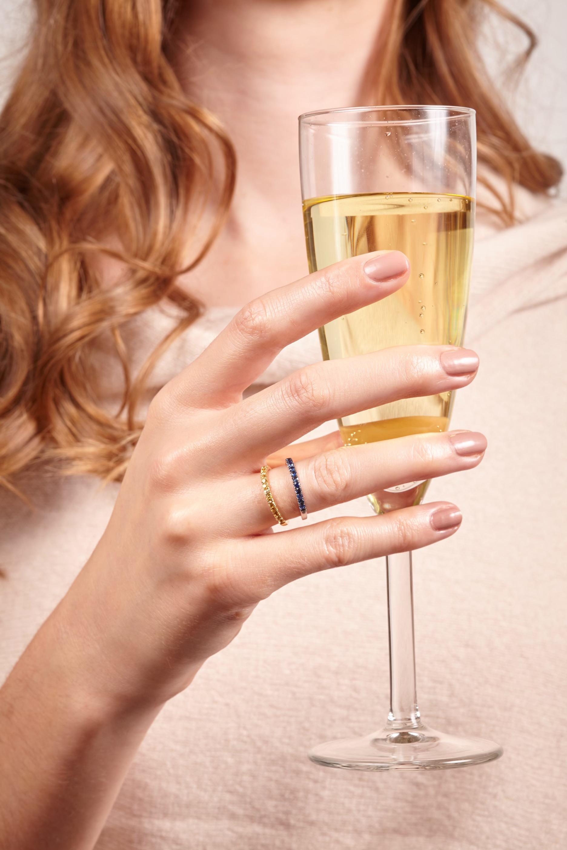 Anillo Medio Susurro Diamante Oro Amarillo 18K Contemporáneo en venta