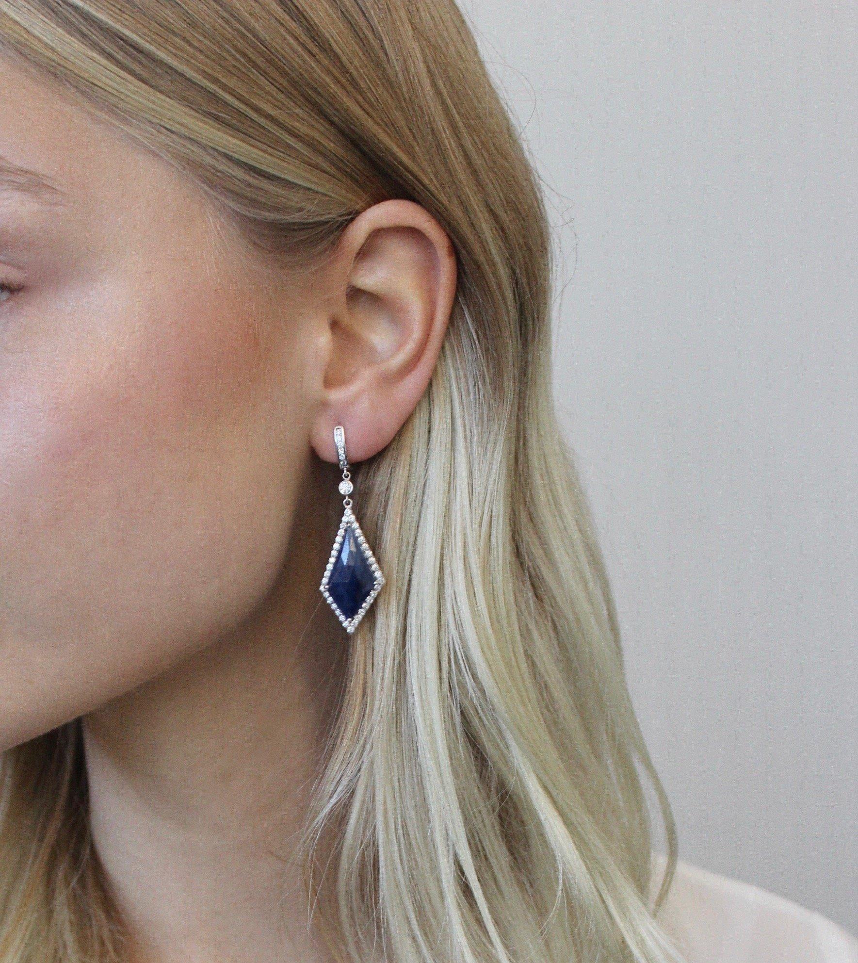 Be fun - Be different
These kite shape blue sapphire earrings let you play with color.
Fancy event or a daily wear they're so versatile.
Hand made in Los Angeles with top quality diamonds and manufacturing