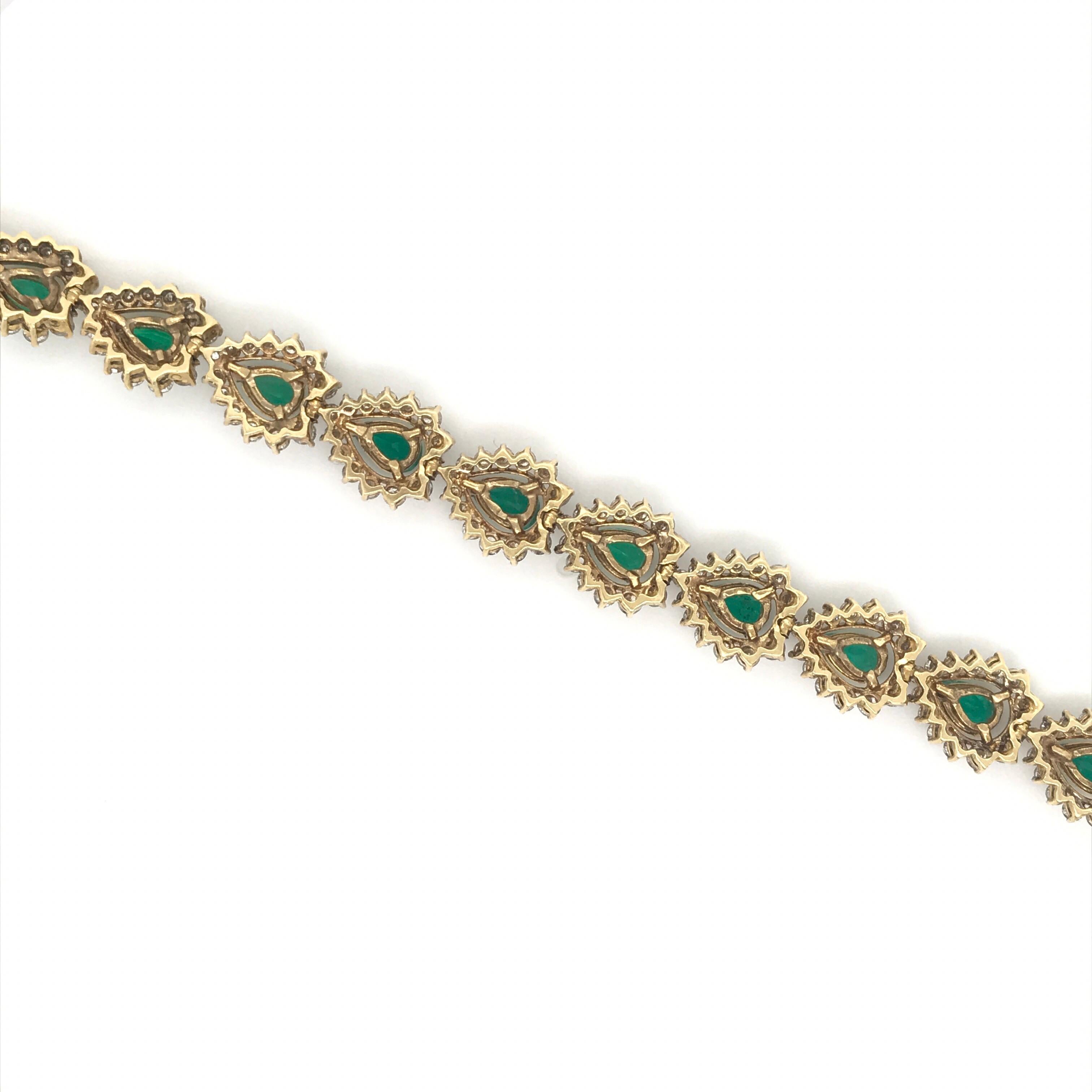 Diamant-Halo-Armband mit birnenförmigen Smaragden 13,25 Karat 18 Karat Gold (Tropfenschliff)