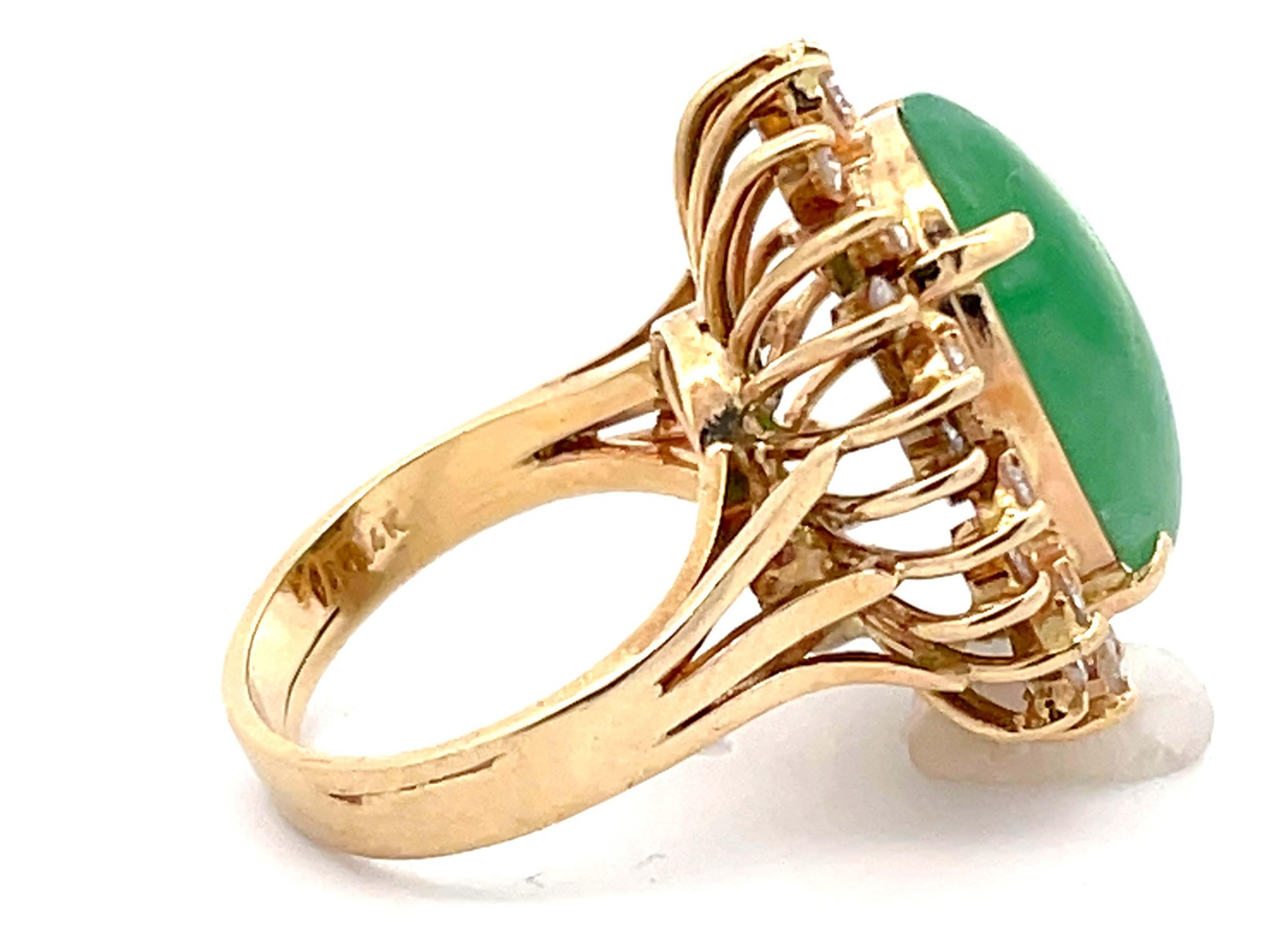 Diamond Halo Cabochon Jade Ring in 14k Yellow Gold In Excellent Condition For Sale In Honolulu, HI