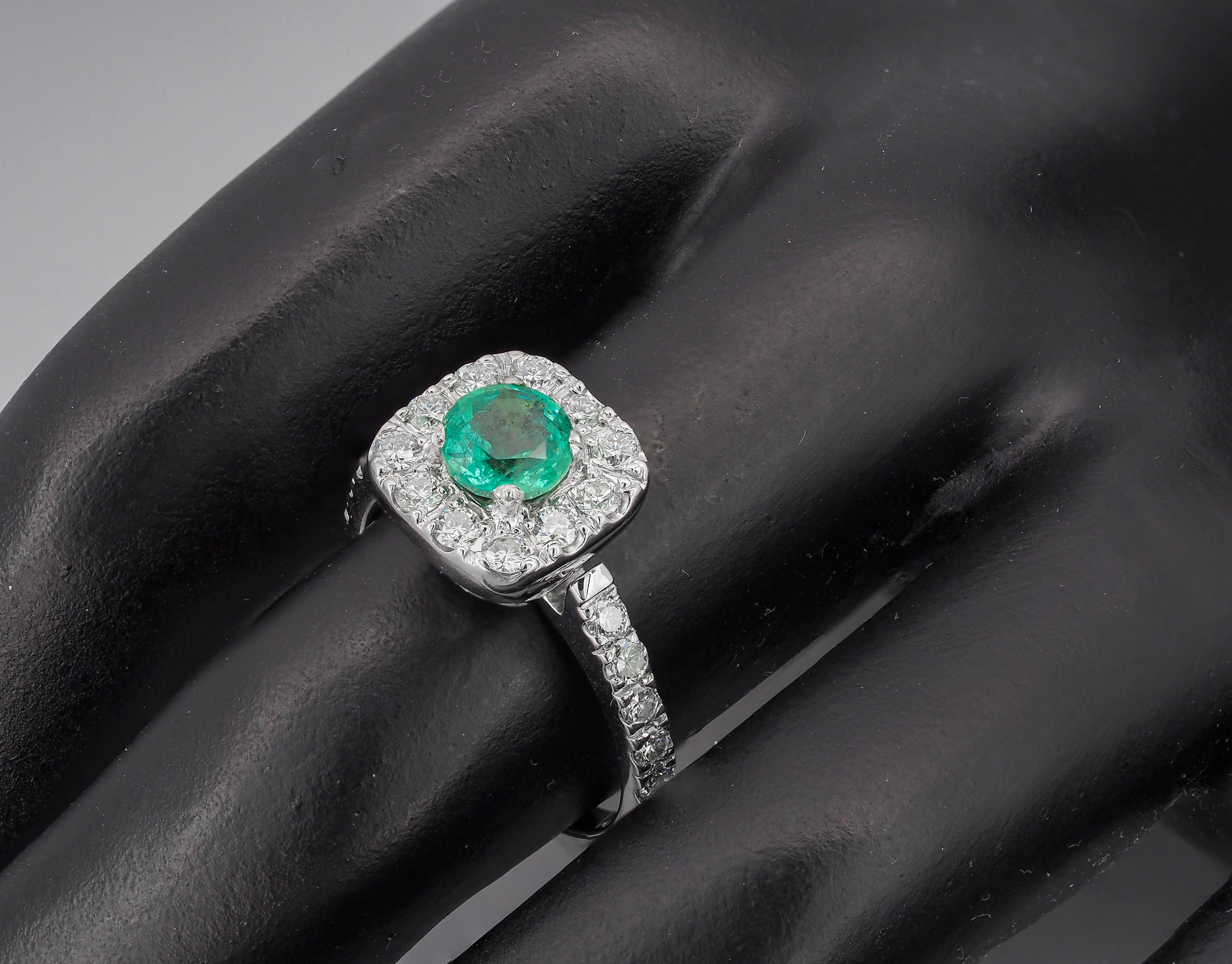 Diamond Halo emerald 14k gold ring.  For Sale 2