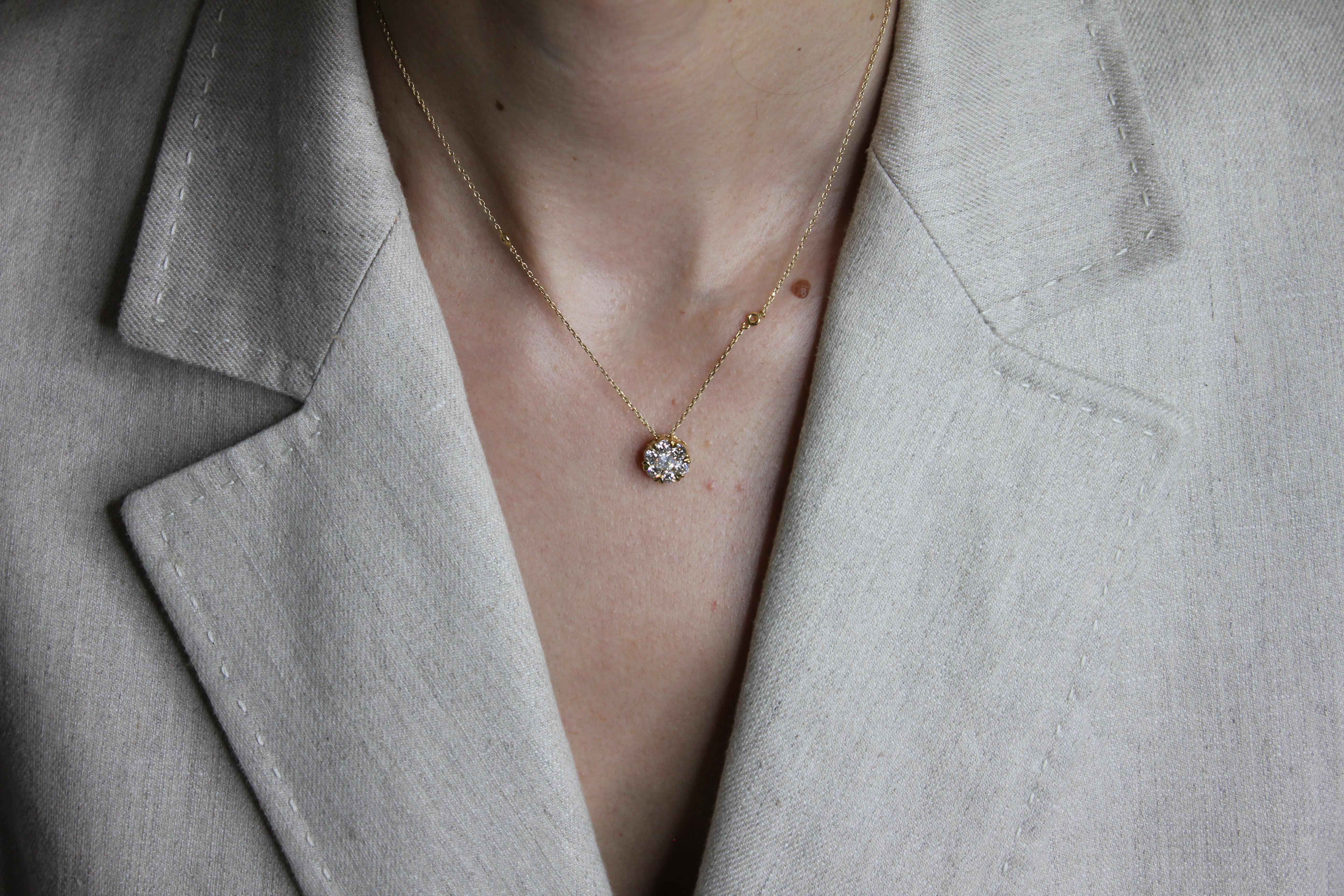 Diamant Halo Blume Sonne 18 Karat Gold Anhänger zierlich dünne Kette Station Halskette im Angebot 1