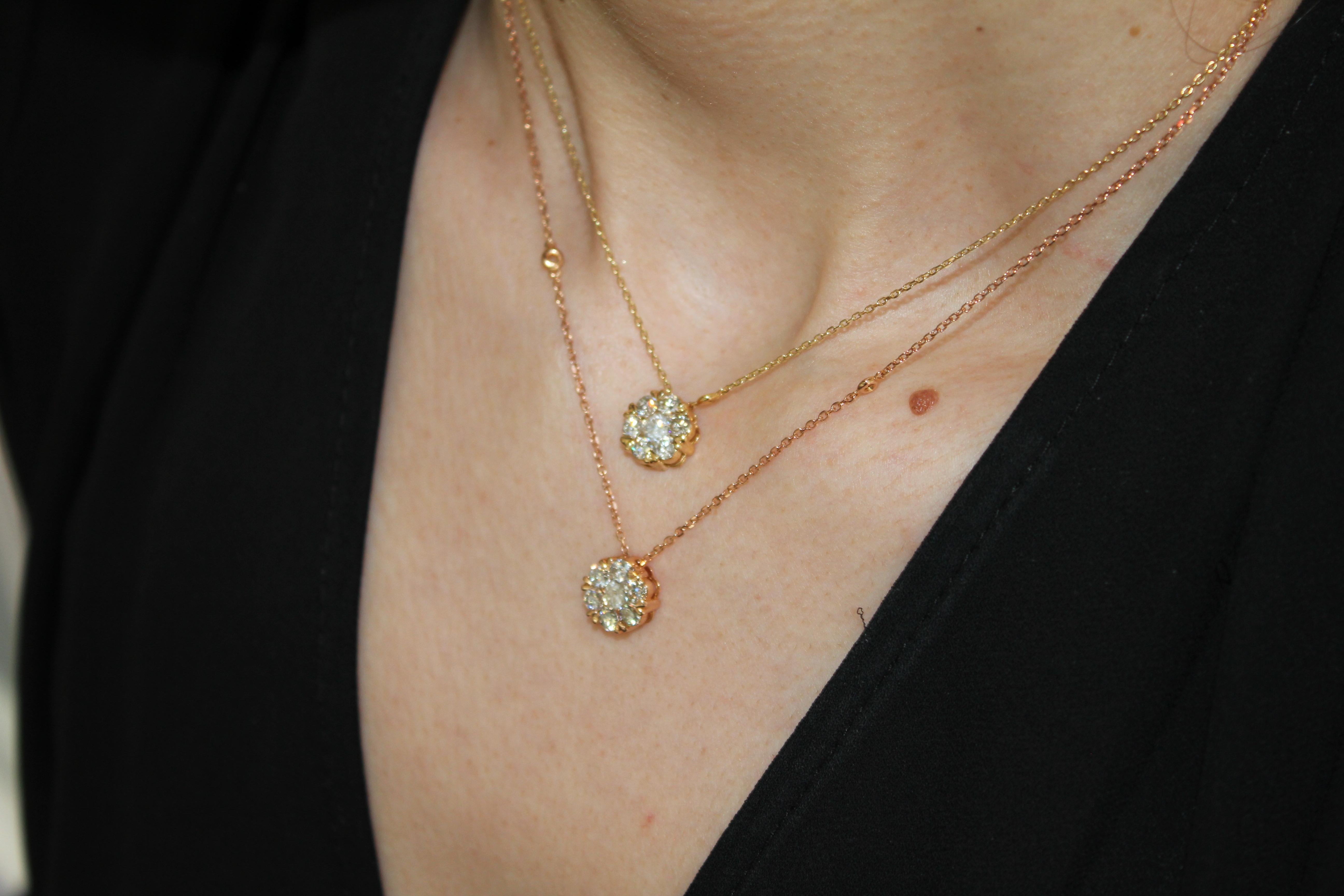 Diamant Halo Blume Sonne 18 Karat Gold Anhänger zierlich dünne Kette Station Halskette im Angebot 3