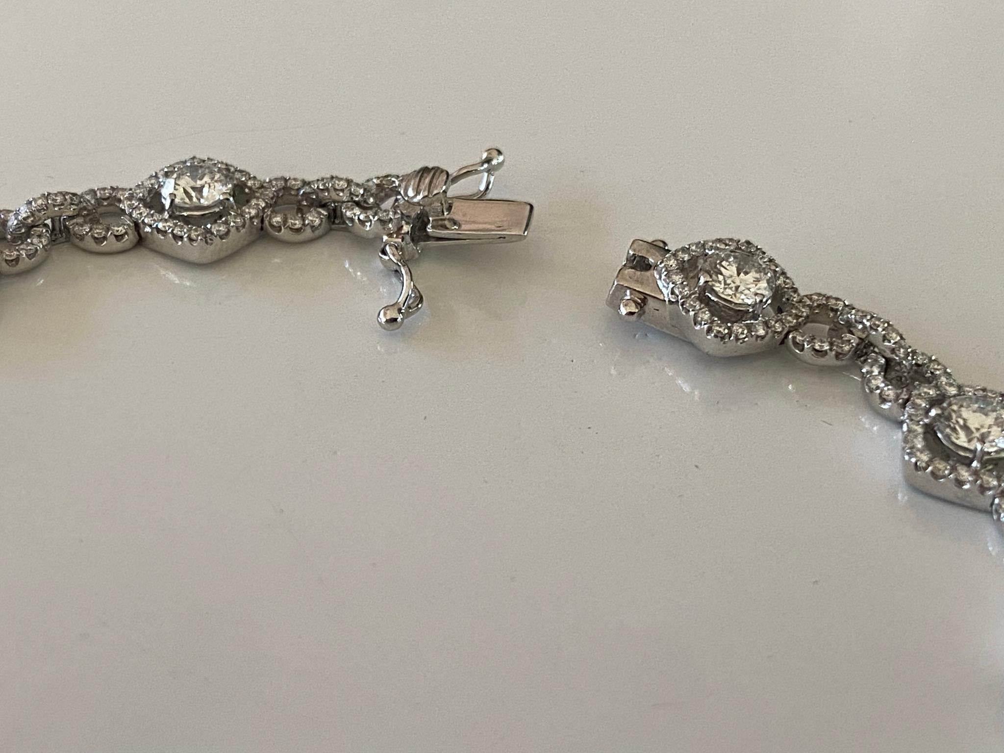 Diamond Halo Link Bracelet In Good Condition For Sale In Denver, CO
