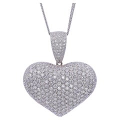 Collier pendentif romantique grand cœur en or blanc 18 carats avec halo de diamants pavés Jumbo