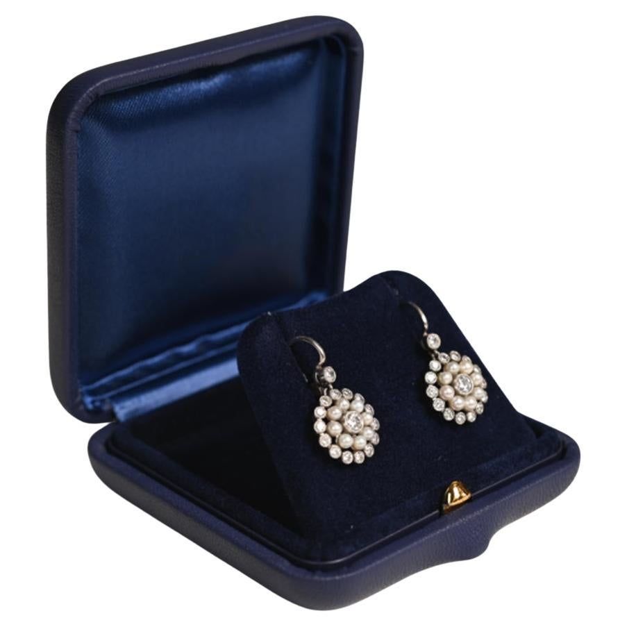 Boucles d'oreilles en platine avec diamants (environ 0,60 carat), perles en vente