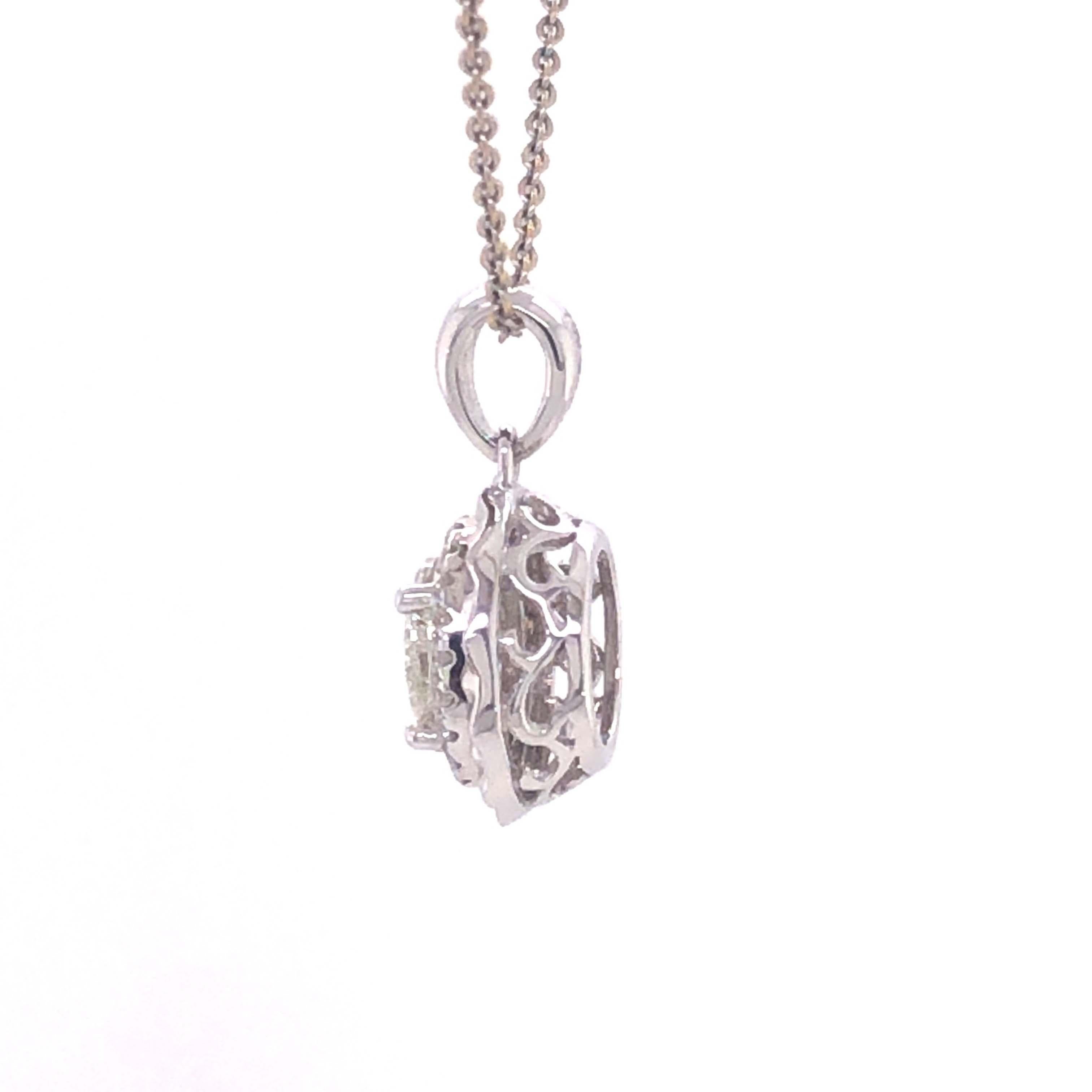 Diamond Halo Pendant in 18k White Gold In New Condition For Sale In Honolulu, HI