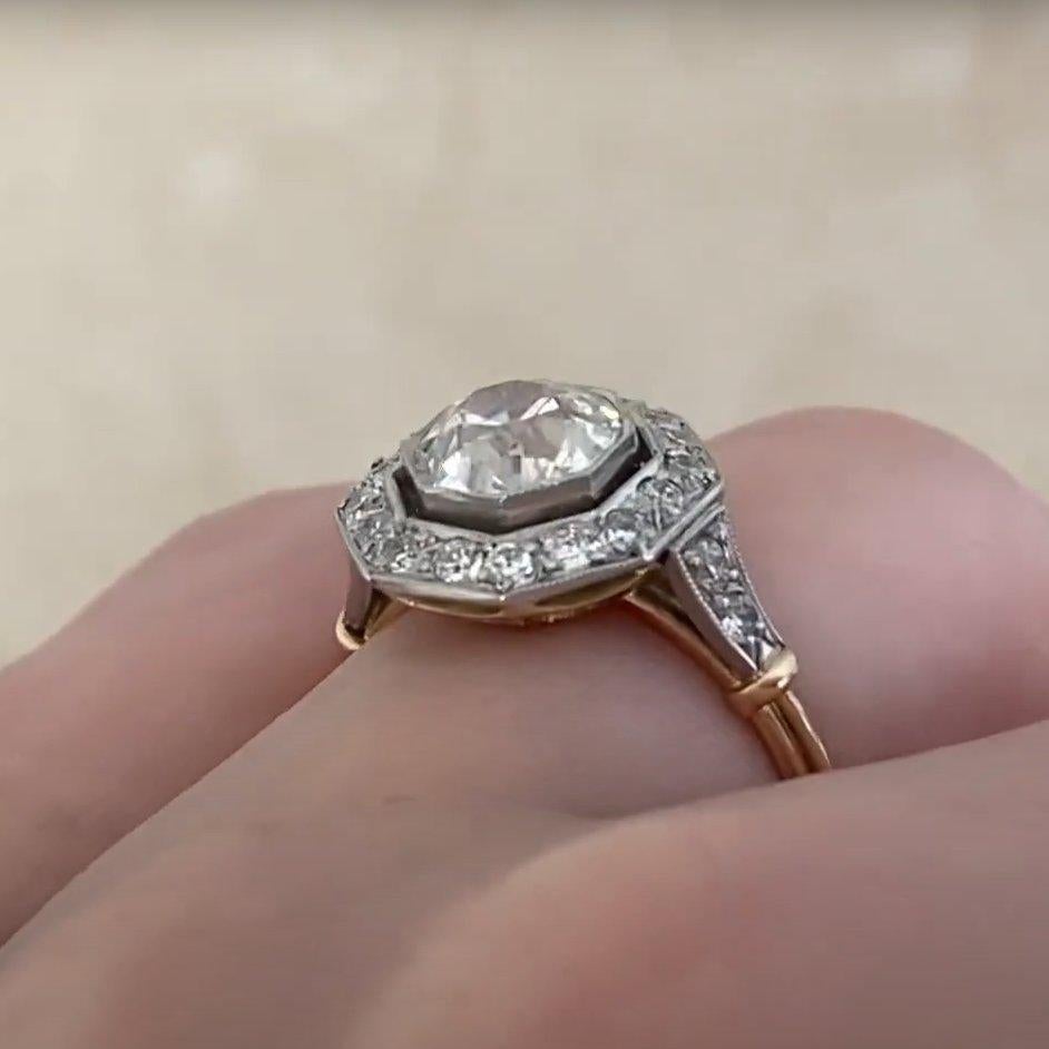 Anello con diamante aureolato Vecchio diamante taglio europeo (GIA circa 1,40 carati), oro giallo In condizioni ottime in vendita a New York, NY