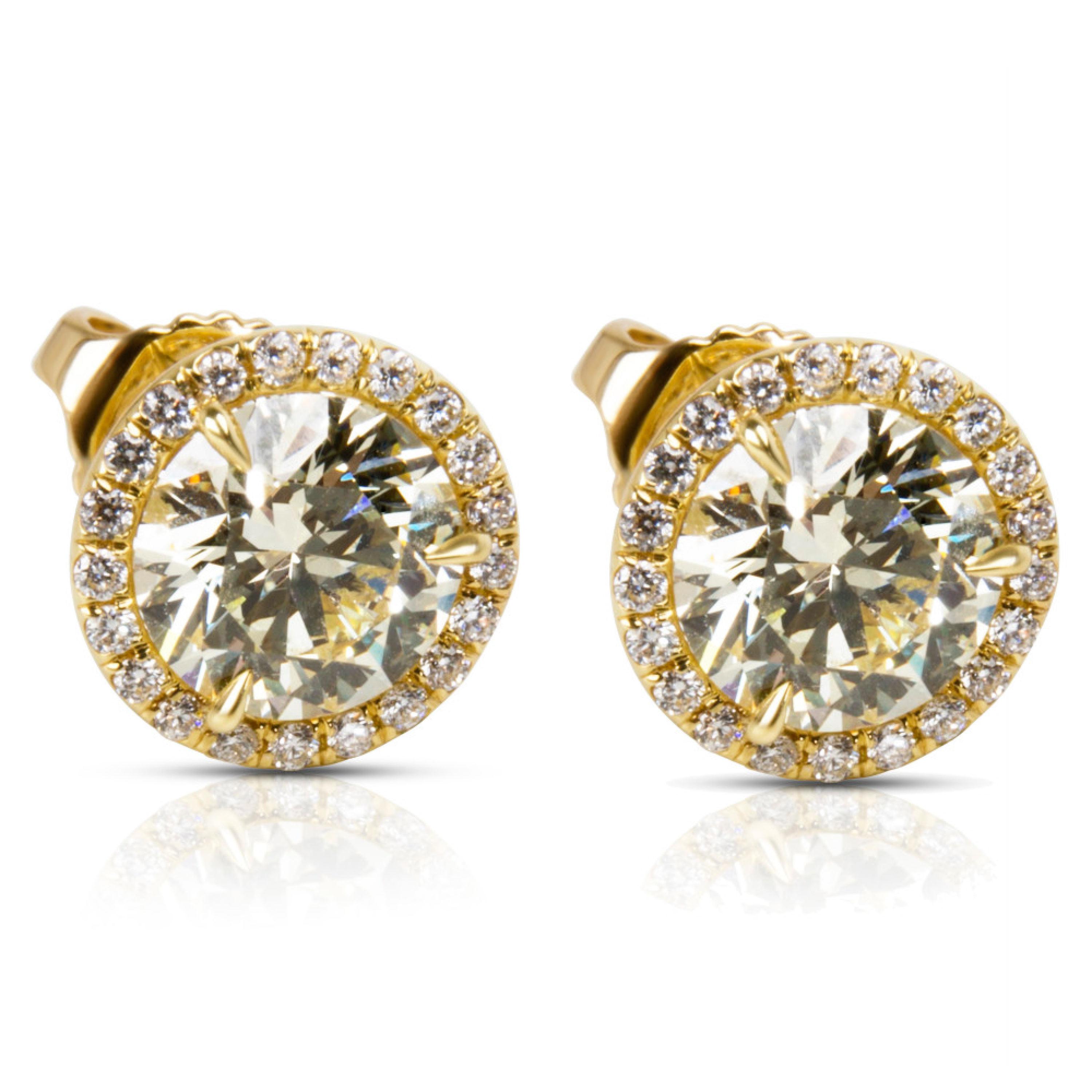 Diamond Halo Studs in 18 Karat Yellow Gold (2.27 CTW) In Excellent Condition In New York, NY