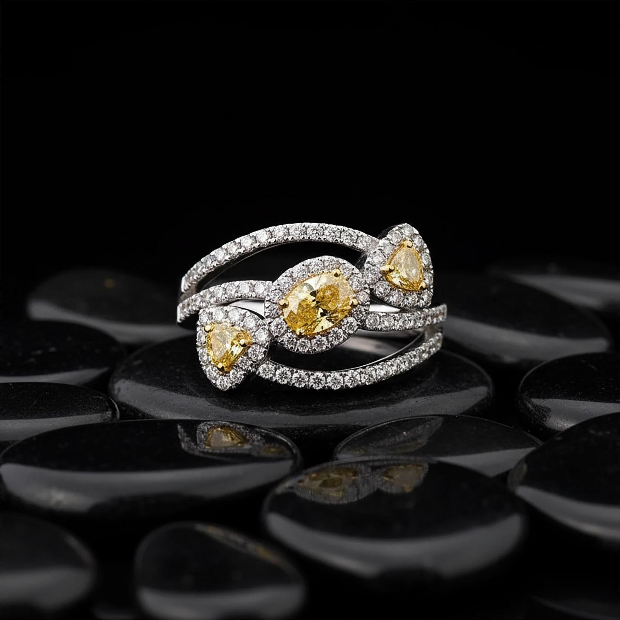 Moderne Bague en or blanc 14K (ou 18k sur demande) avec halos de diamants en vente