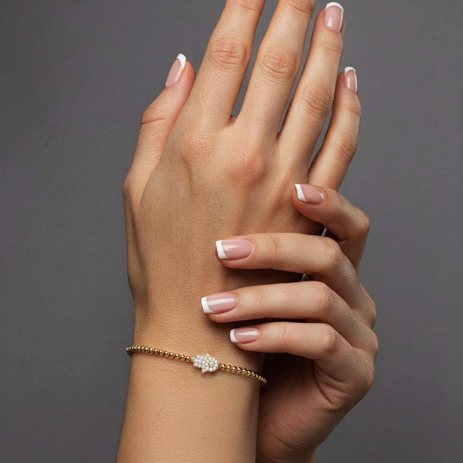 This delicate bracelet adds a touch of sparkle to any outfit. Available in White, Yellow, or Rose Gold, it’s the perfect piece for every occasion. Designed to fit comfortably with a one-size-fits-all length of 7 inches, this bracelet is both stylish