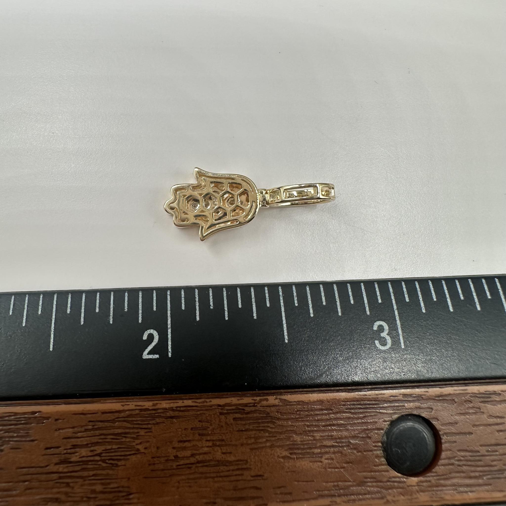 Pendentif Hamsa en or jaune 10kt - 0.20ctw, 0.82g, Nouveau Unisexe en vente