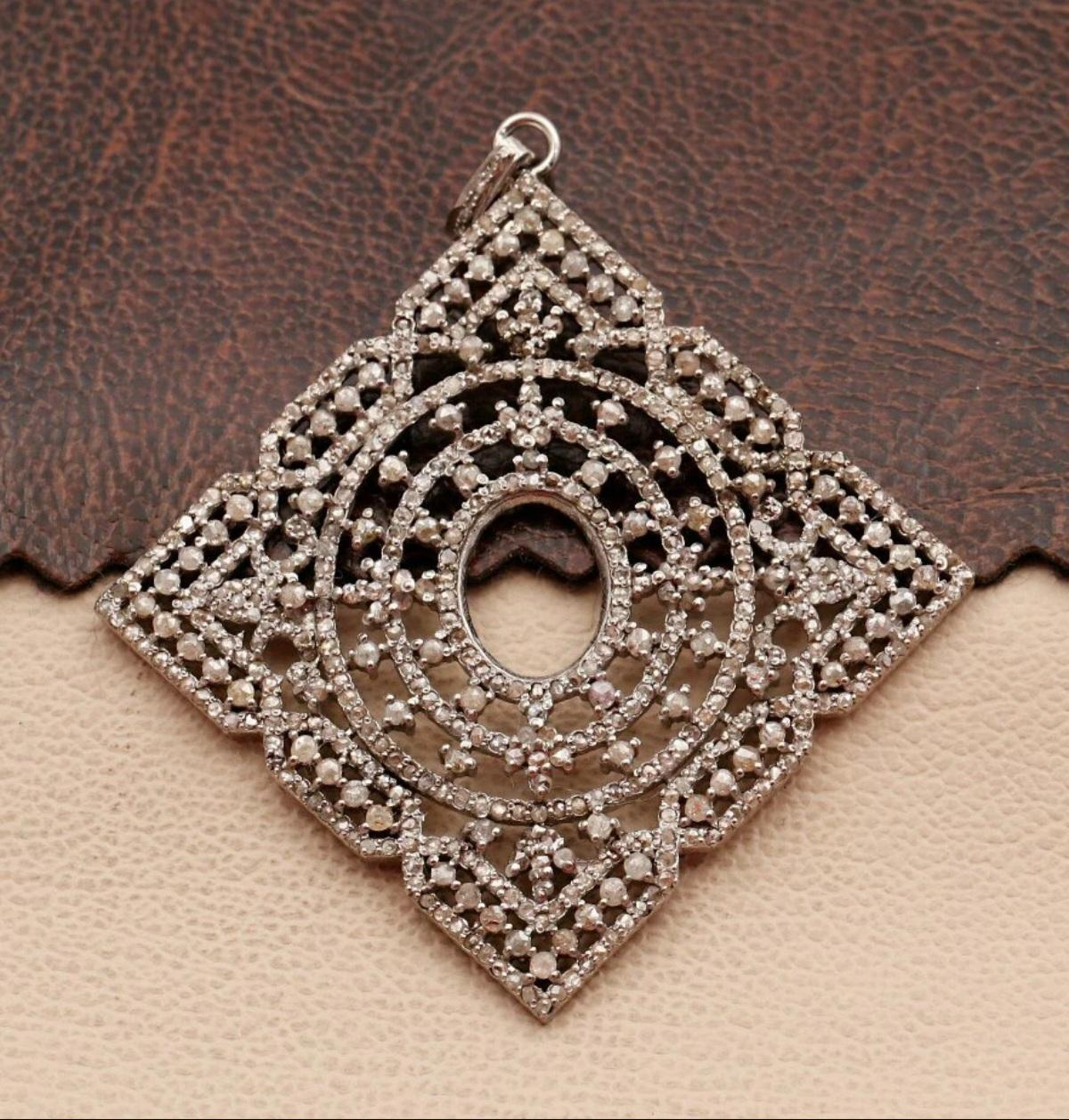 Pendentif en diamant fait main Charm 925 Silver Pave Diamond Antique Pendentif Gift. Neuf - En vente à Chicago, IL