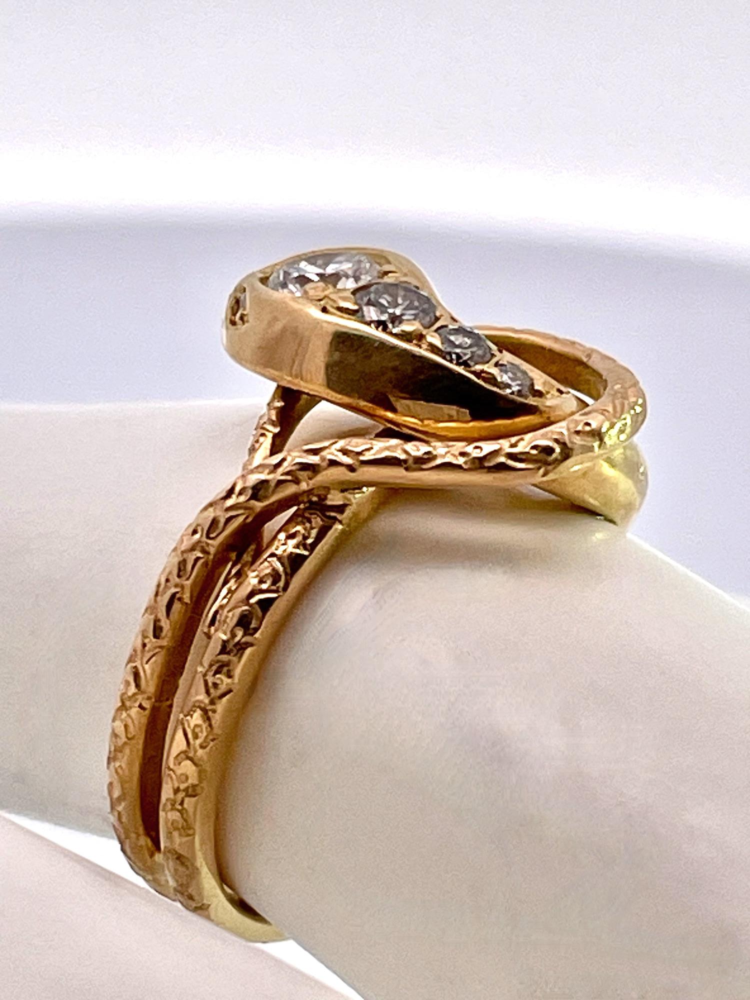 Anillo Cabeza de Serpiente Diamante 18K Corte redondo en venta