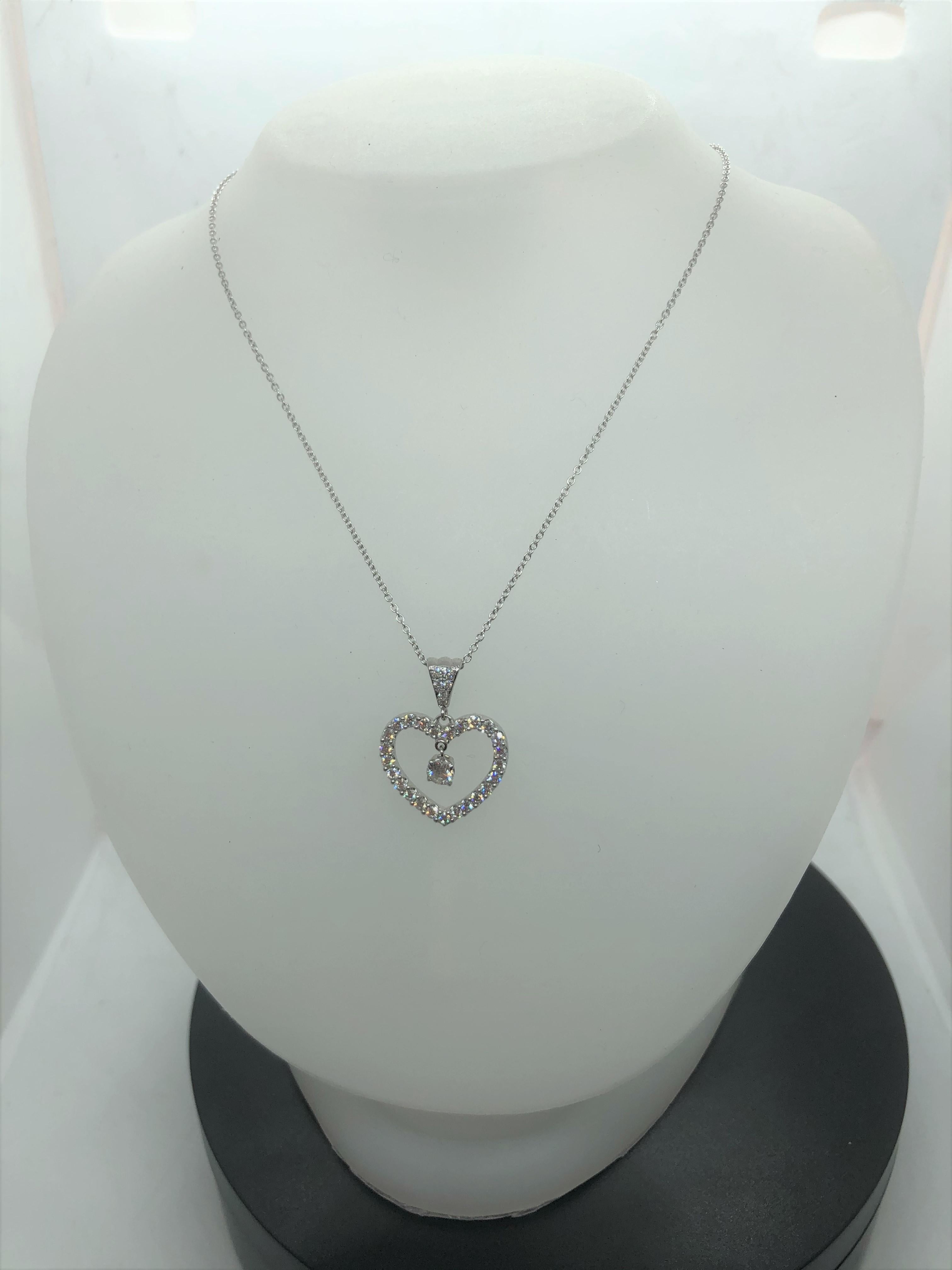 Round Cut Diamond Heart 0.89 Carats Necklace/Pendant 14K White Gold For Sale