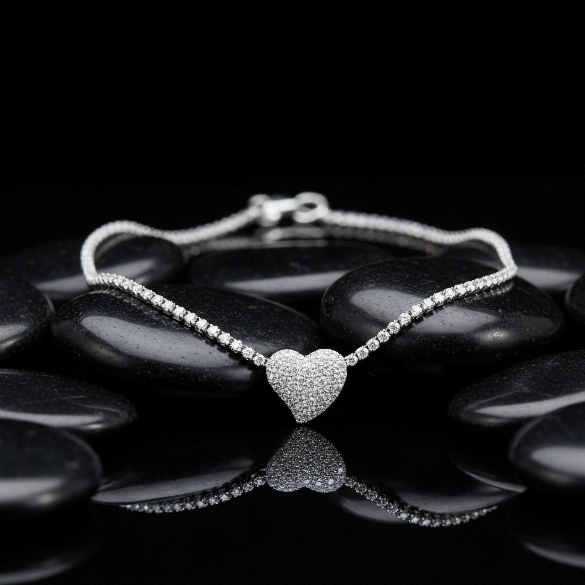 Moderne Collier pavé en or blanc 14K (ou 18K sur demande) avec cœur en diamant en vente