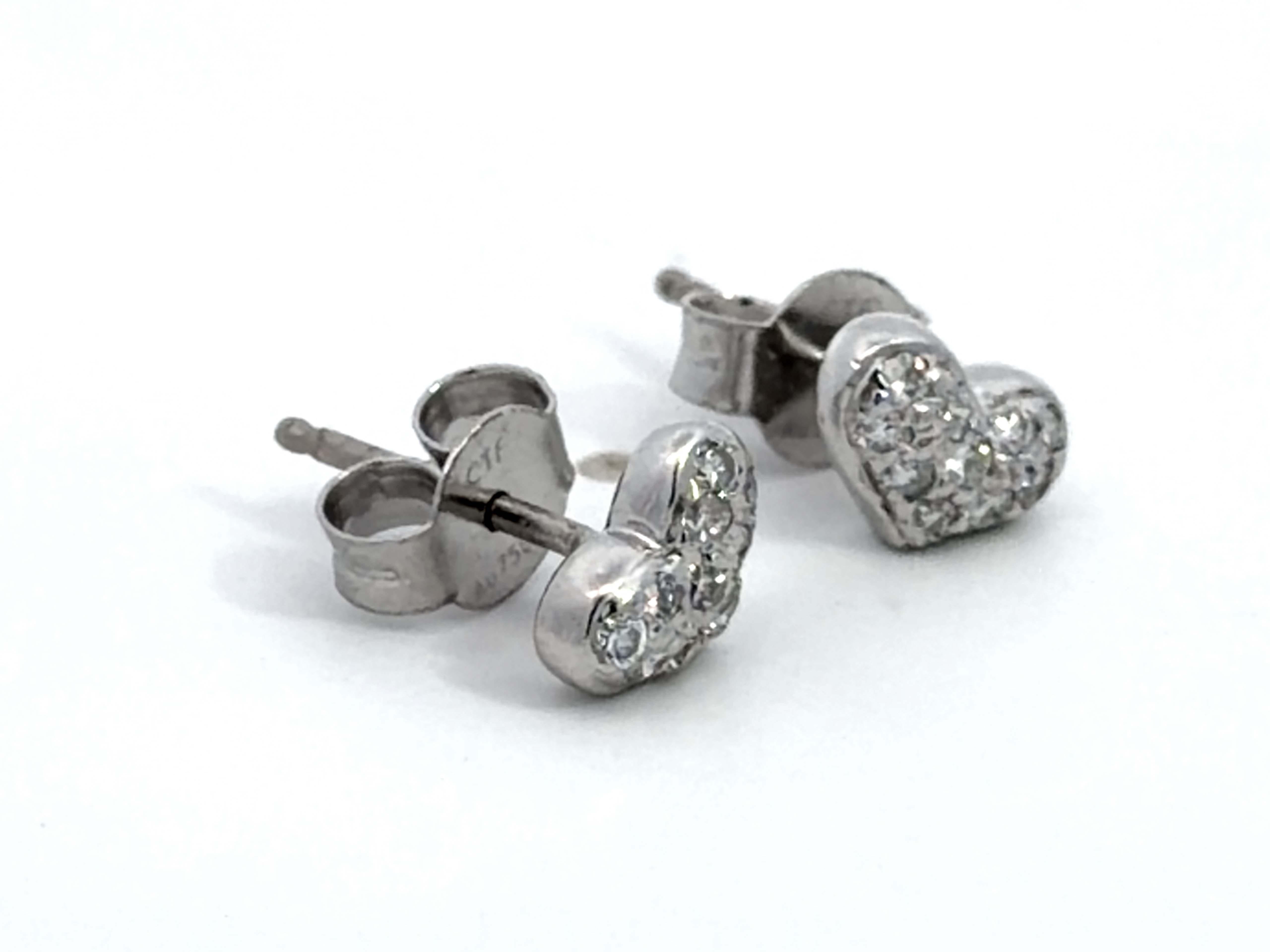 Moderne Boucles d'oreilles en or blanc 18K avec cœur en diamant en vente