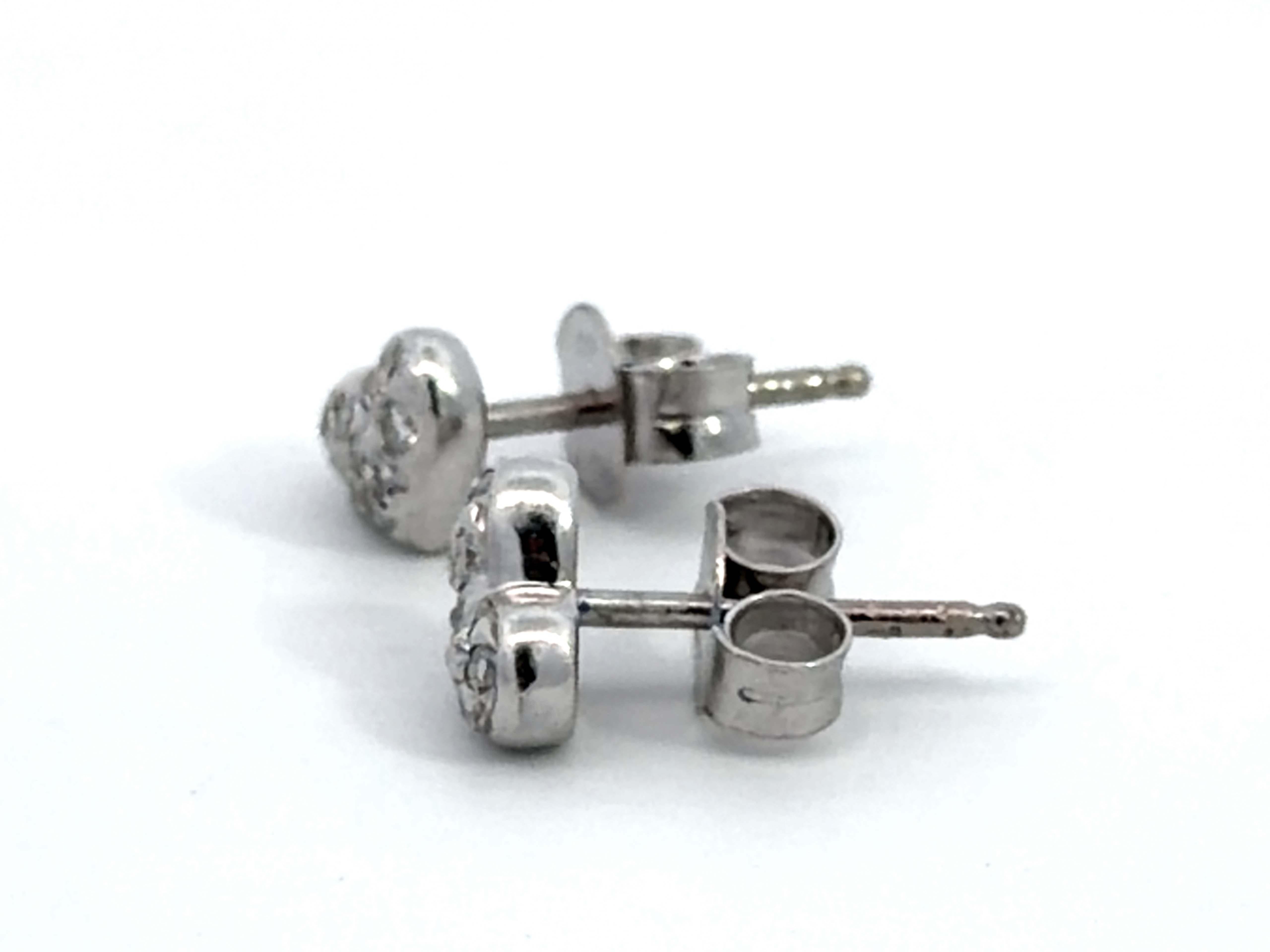 Boucles d'oreilles en or blanc 18K avec cœur en diamant Pour femmes en vente