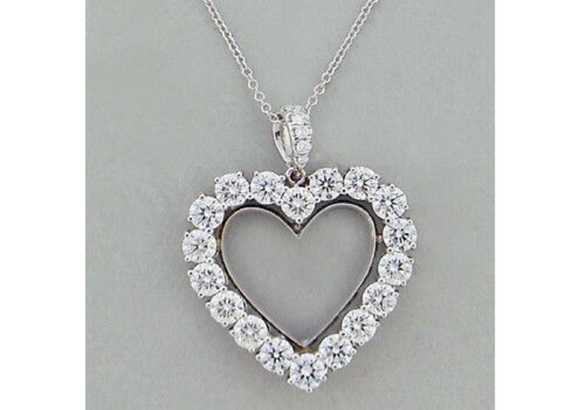 Contemporary Diamond Heart 2.85 Carat Necklace/Pendant 18 Karat White Gold