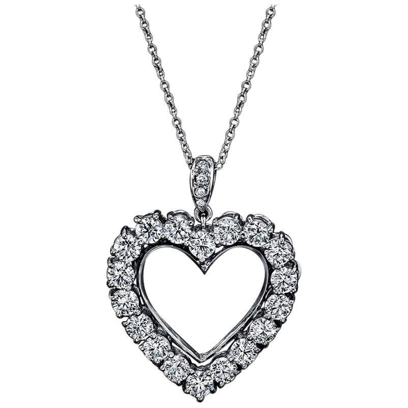 Diamond Heart 2.85 Carat Necklace/Pendant 18 Karat White Gold For Sale