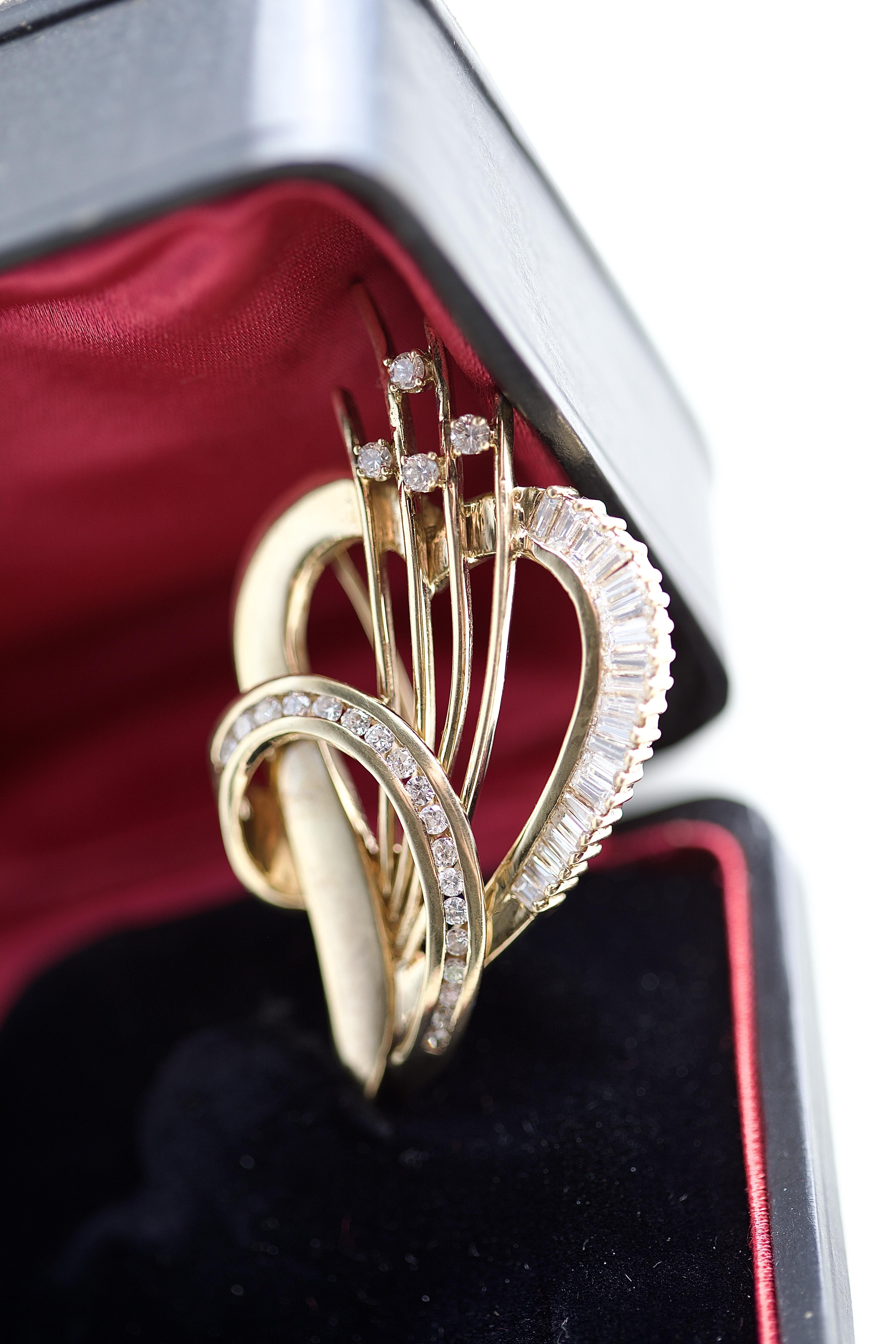 Diamond Heart & Arrows Gold Brooch In Excellent Condition For Sale In Beverly Hills, CA