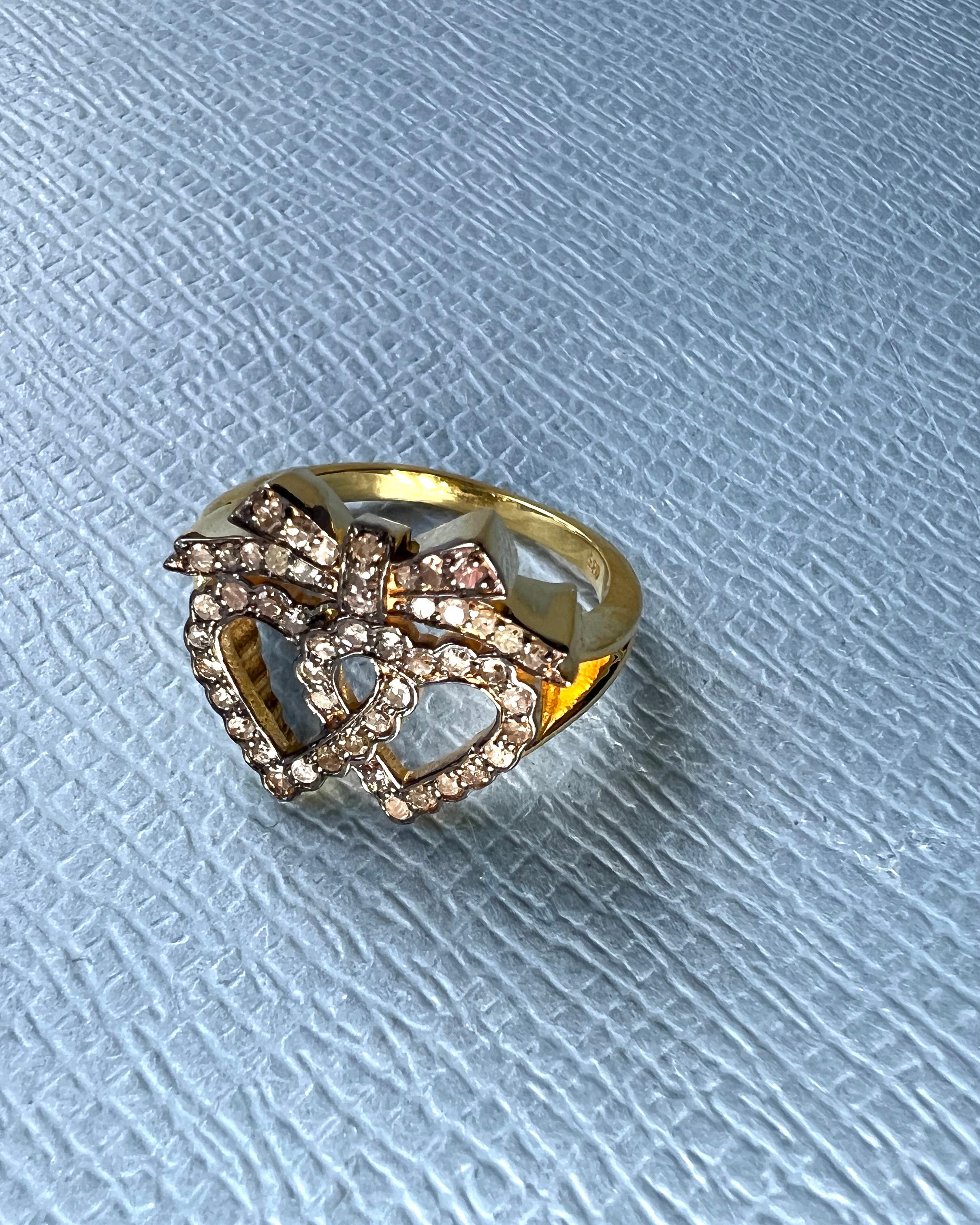 Anello con fiocco di diamanti a cuore in stile vittoriano in vendita 2