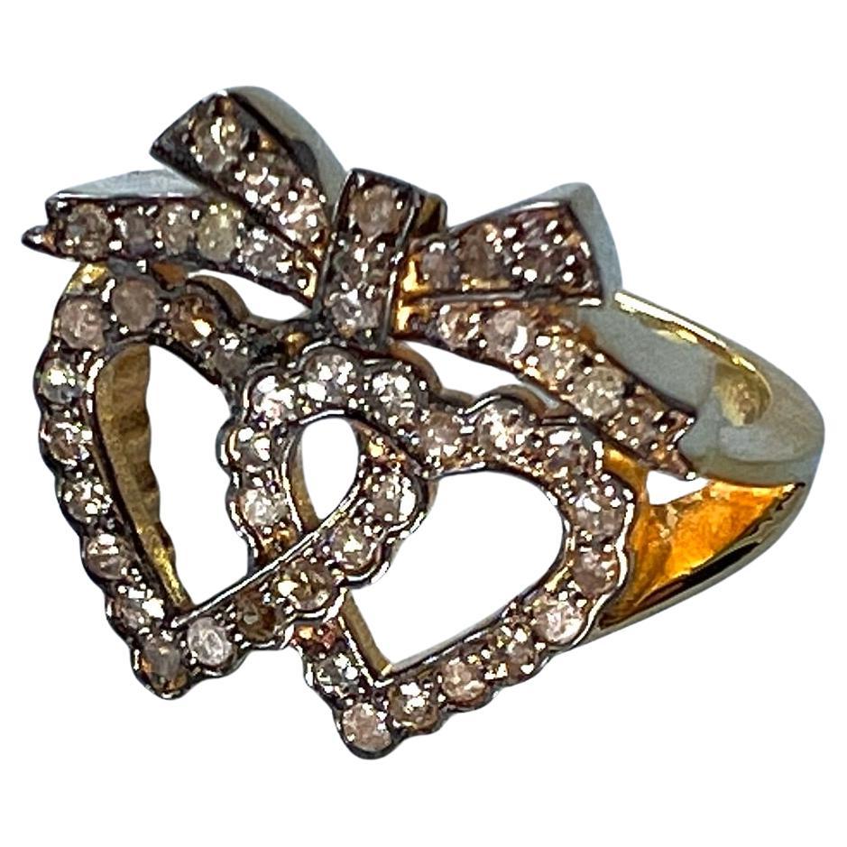 Anello con fiocco di diamanti a cuore in stile vittoriano in vendita