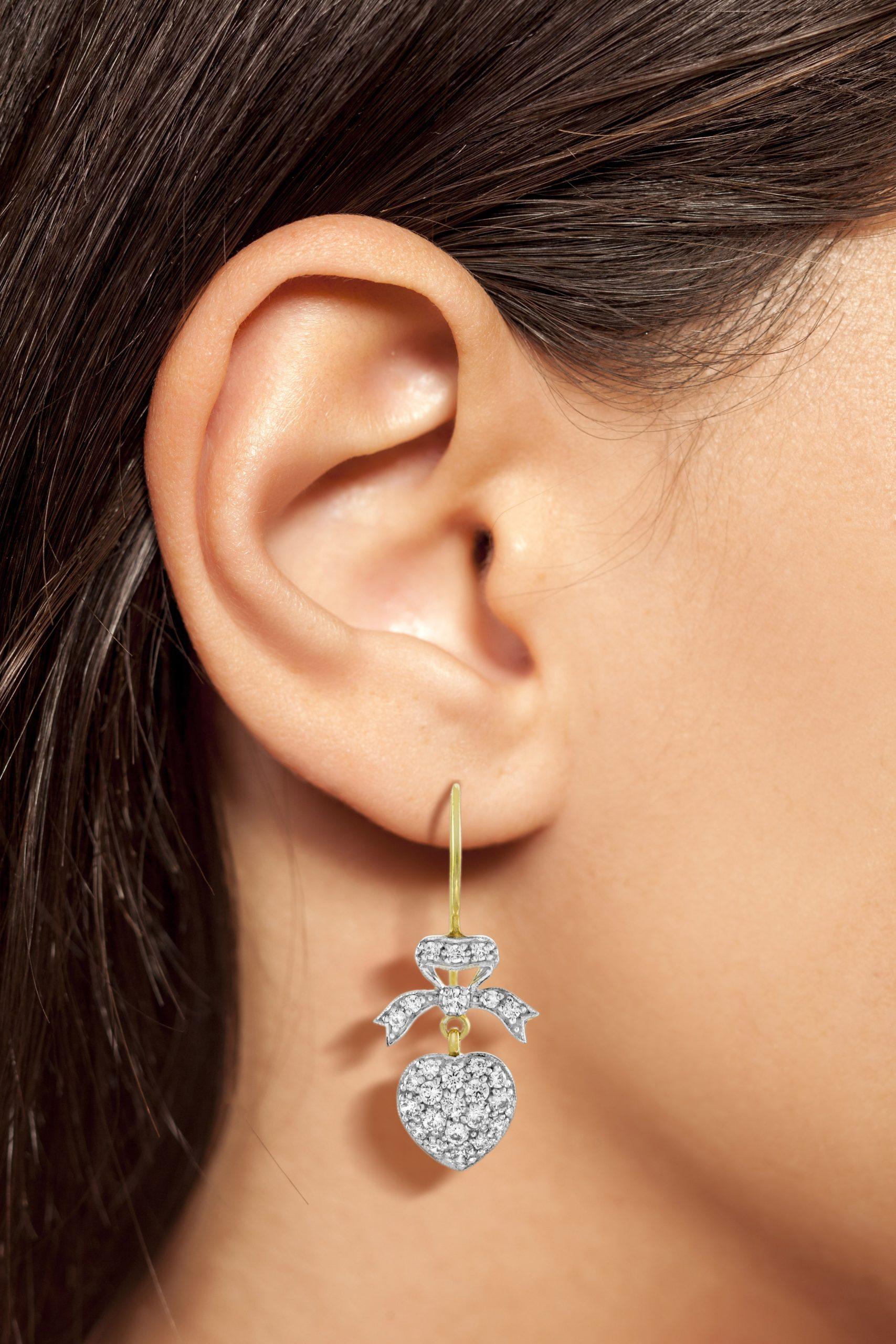Diamant Herz & Bogen Vintage Style baumeln Pave Set 14K Gelbgold Ohrringe im Zustand „Neu“ im Angebot in Oakton, VA