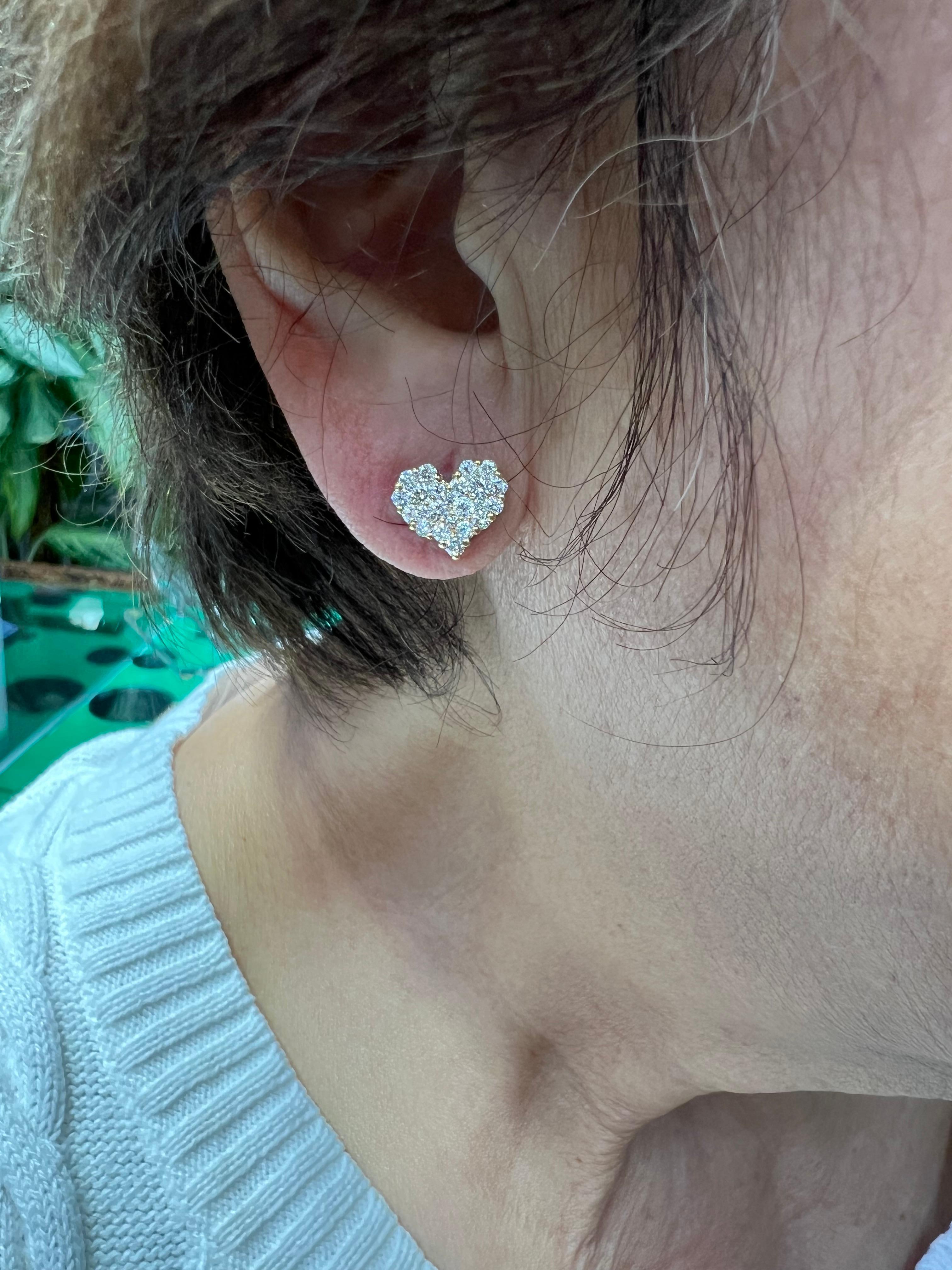 Contemporary Diamond Heart Cluster 18k Yellow Gold Stud Earrings For Sale