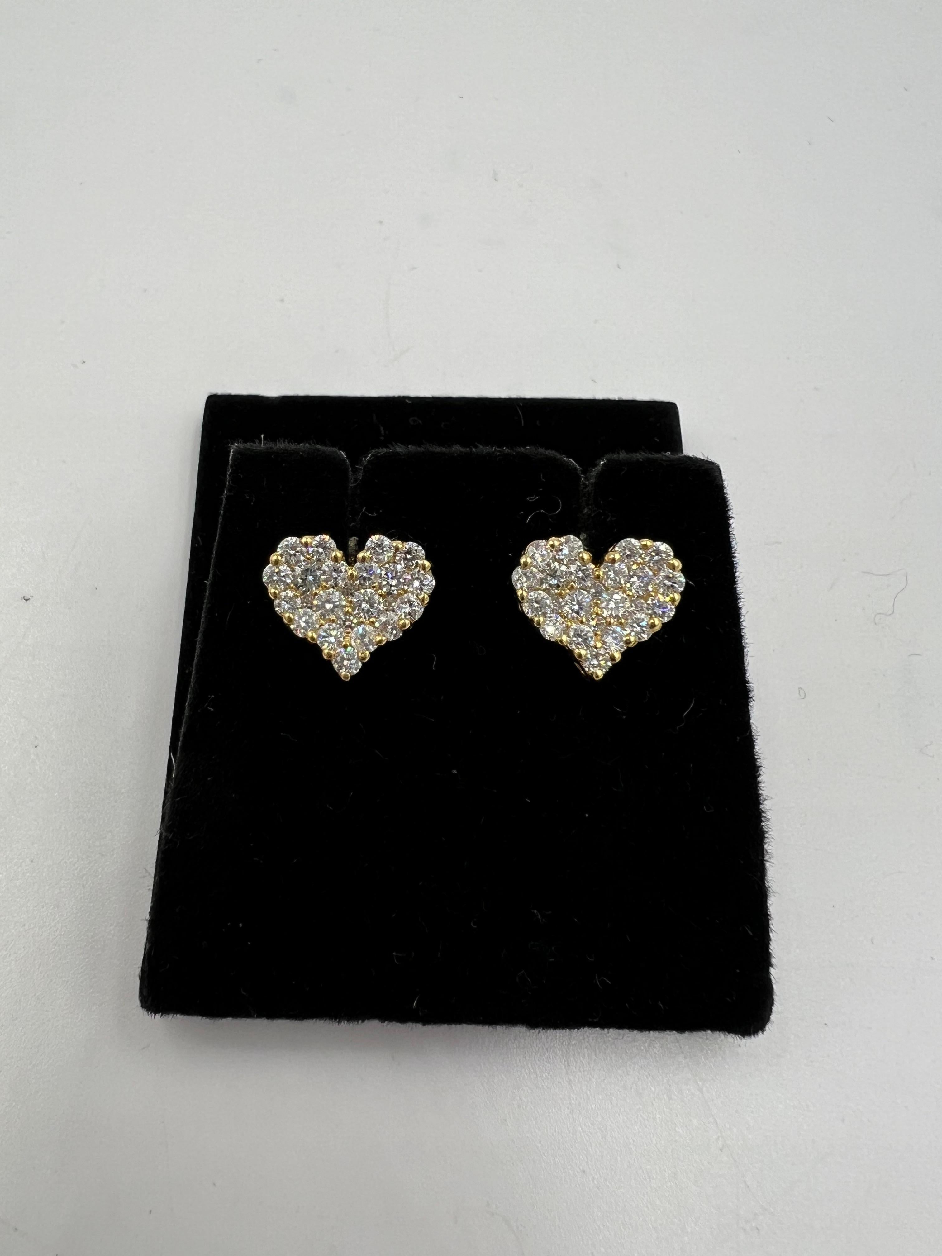 Round Cut Diamond Heart Cluster 18k Yellow Gold Stud Earrings For Sale