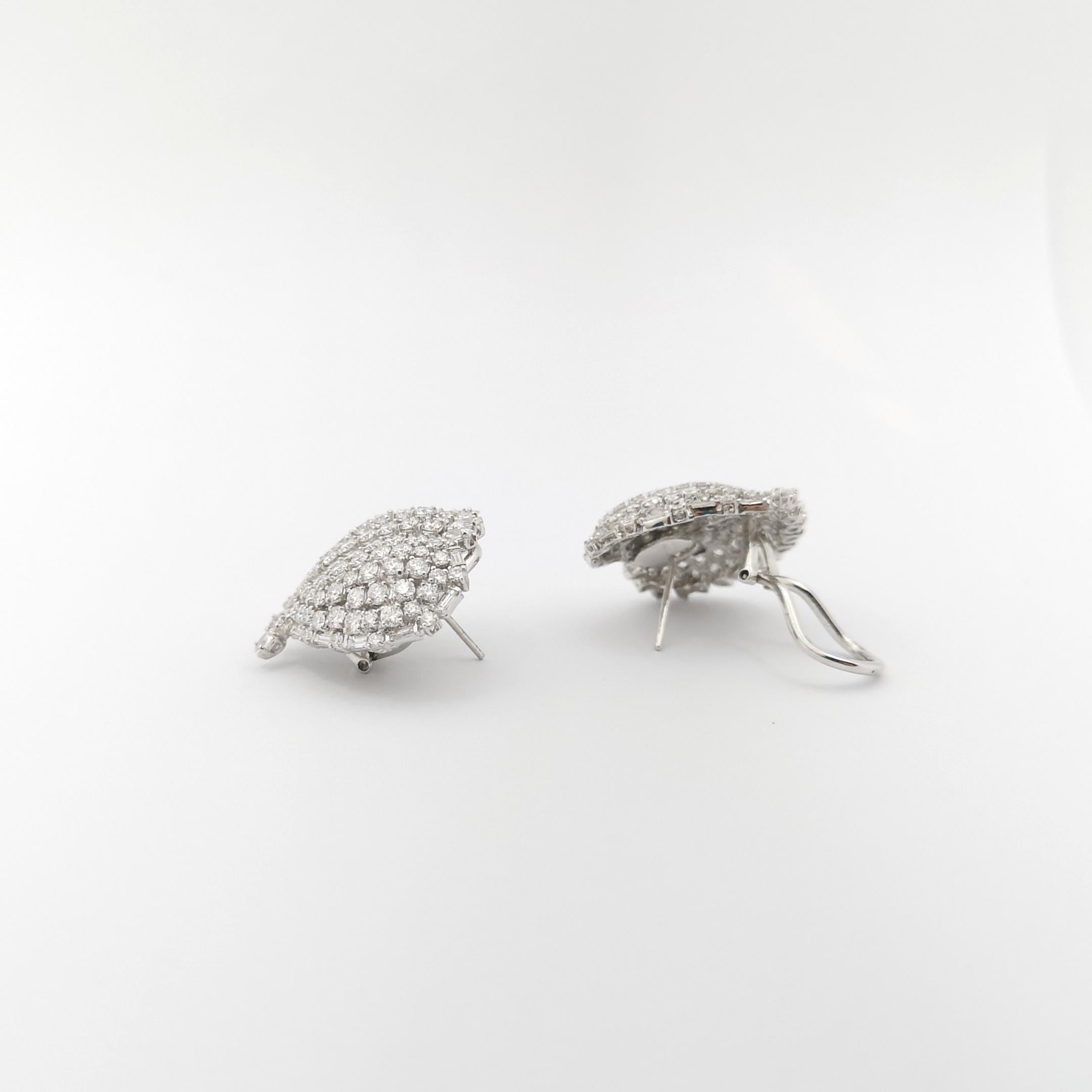 Diamond Heart Earrings set in 18K White Gold Settings For Sale 1