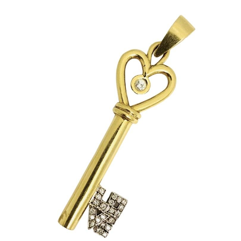 Taglio misto Collana con ciondolo in oro con chiave a cuore con diamante in vendita