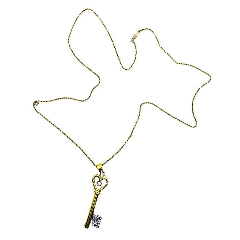 Collana con ciondolo in oro con chiave a cuore con diamante In condizioni buone in vendita a Beverly Hills, CA