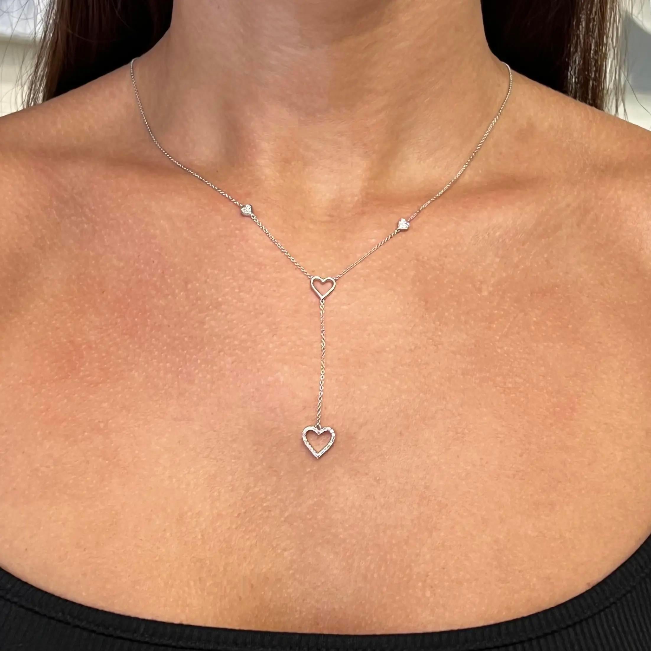 Diamond Heart Lariat Necklace Round Cut 14K White Gold 0.14Cttw In New Condition For Sale In New York, NY