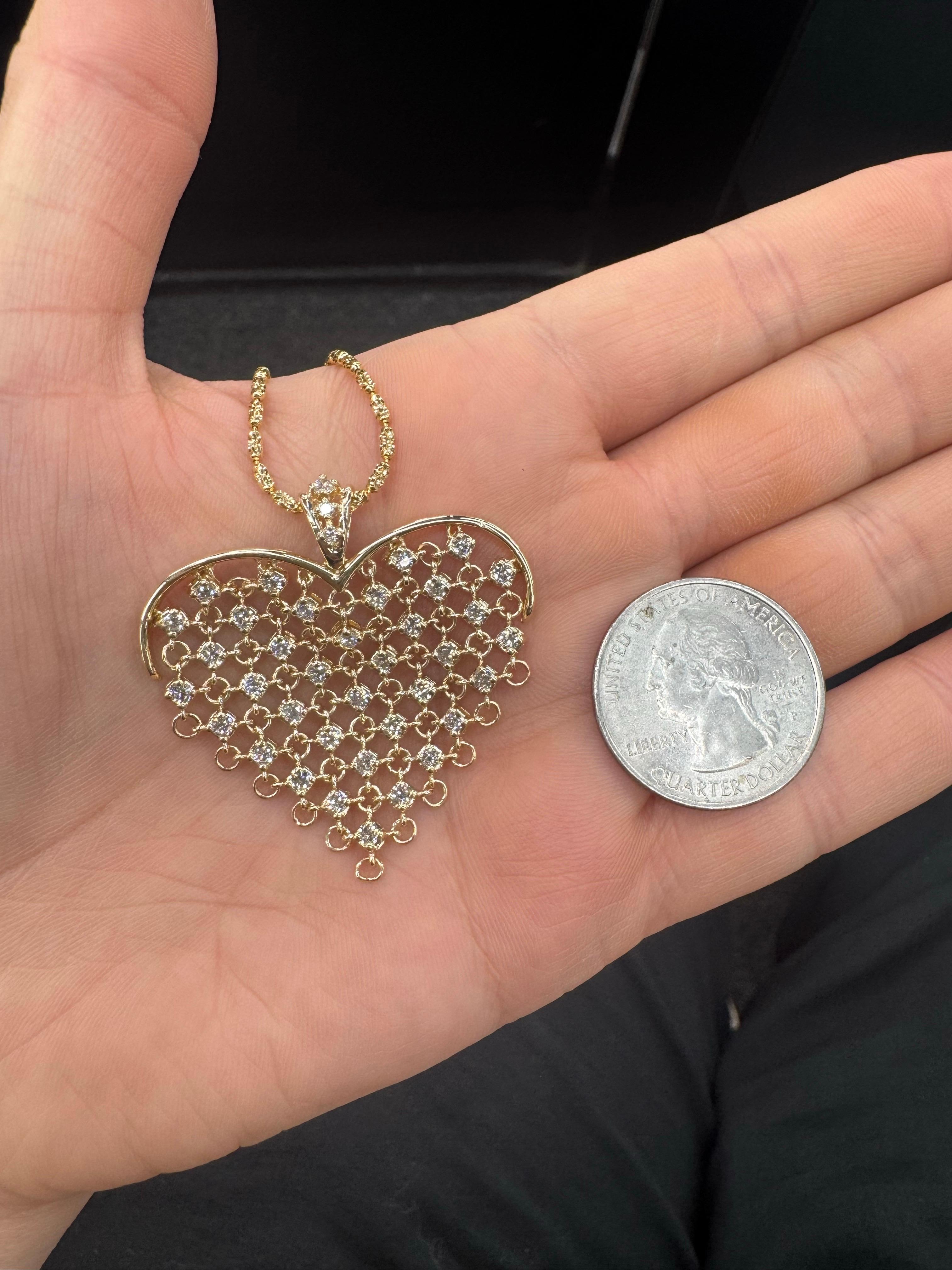Taille ronde Collier avec pendentif en forme de coeur en diamant 1.43 carats Or jaune 14 carats 14.5 Grammes en vente