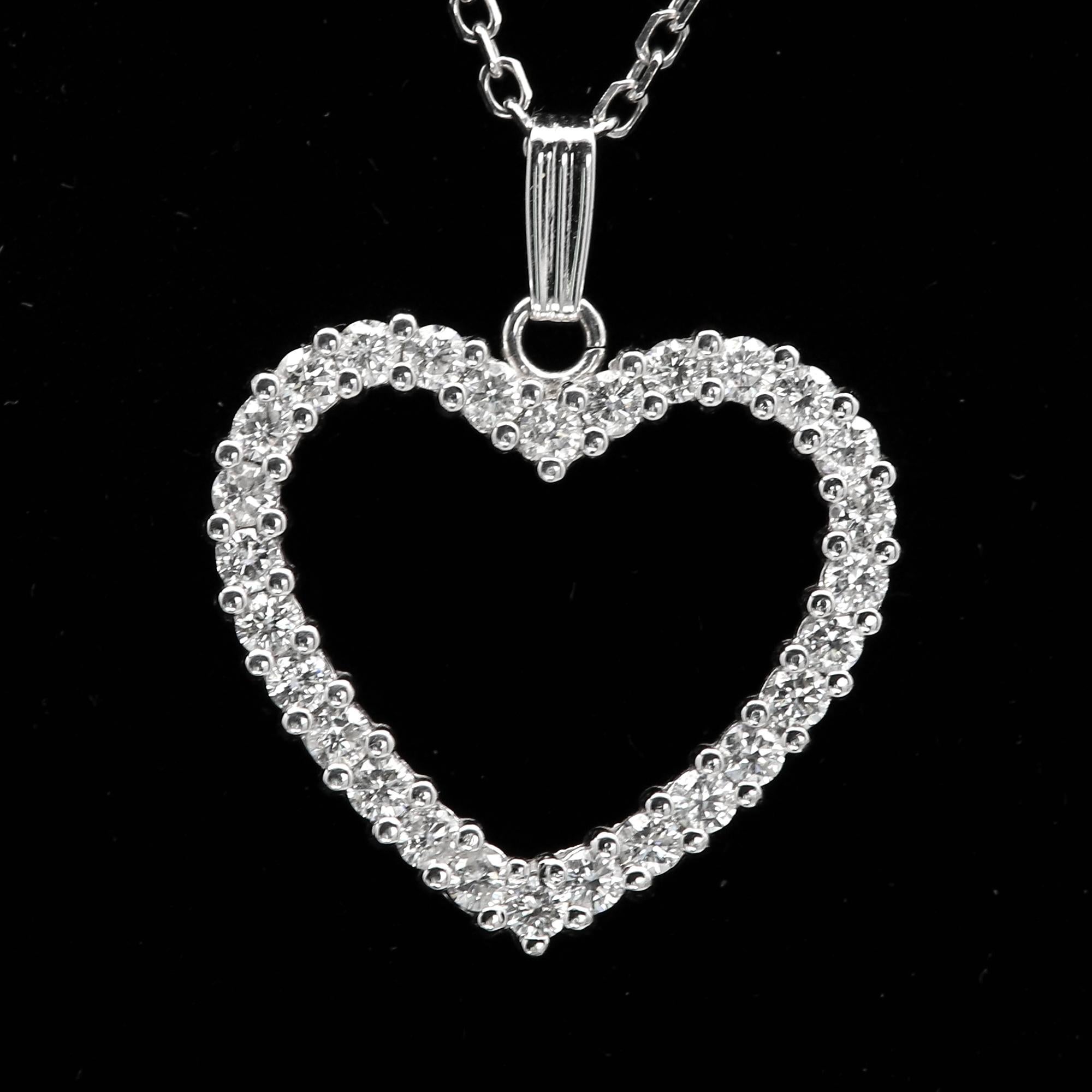 Diamond Heart Necklace 14 Karat White Gold Natural Diamonds Heart Pendant For Sale 6