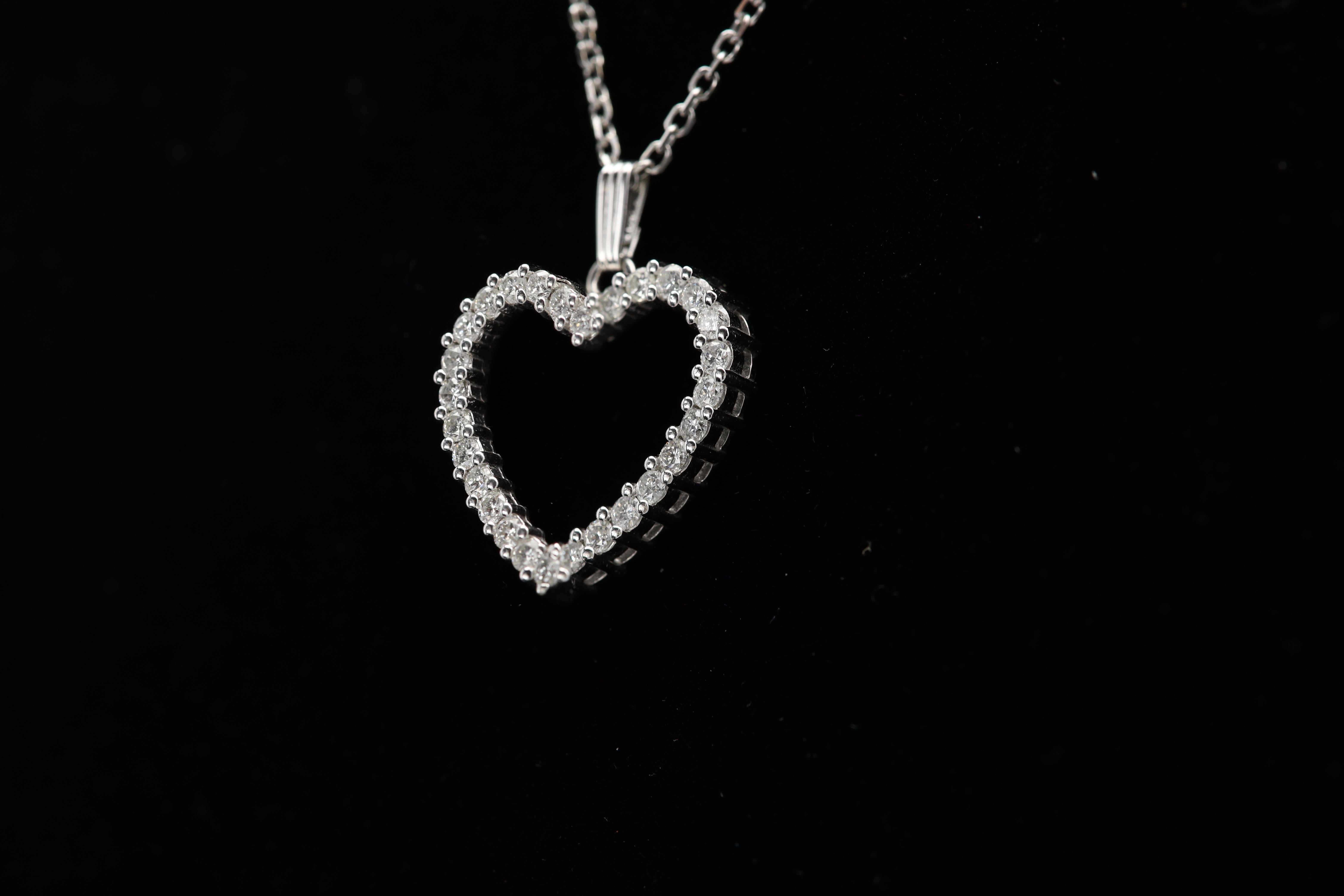 Diamond Heart Necklace 14 Karat White Gold Natural Diamonds Heart Pendant For Sale 4